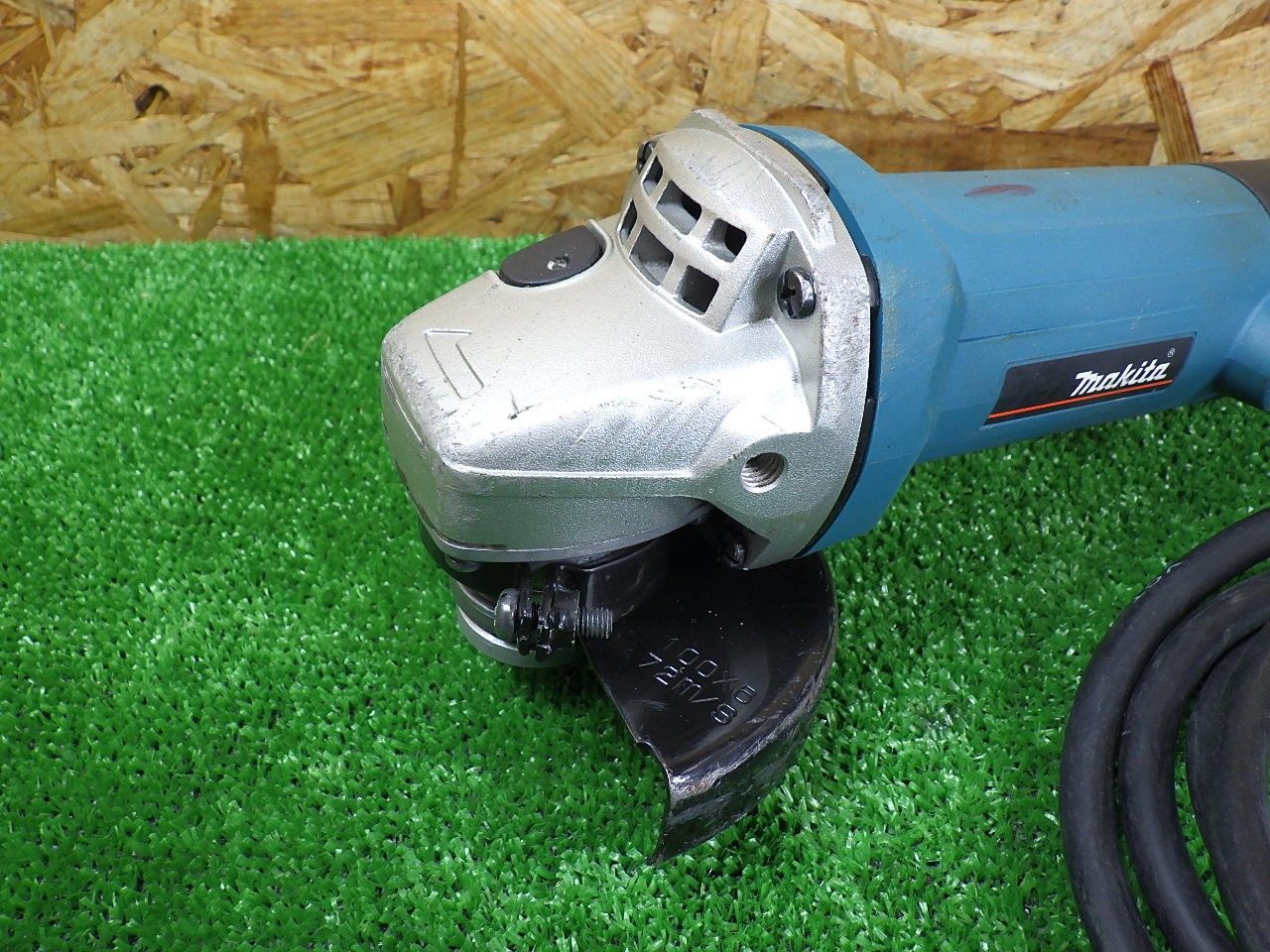 DIYにもおすすめ マキタ 100ミリディスクグラインダ 9533BL コード式 本体 品
