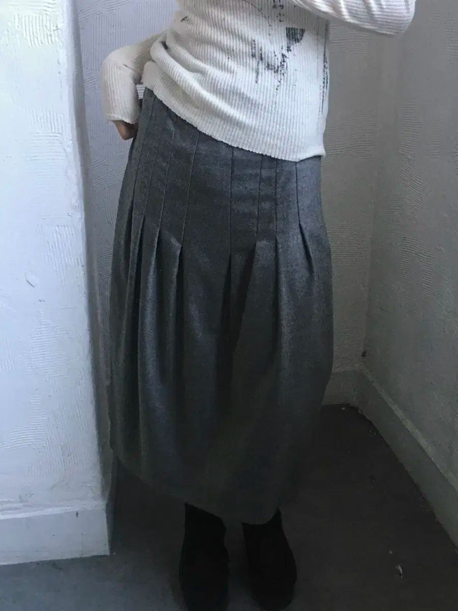 新品 Brunello Cucinelli(ブルネロクチネリ) グレーCOLOR - メルカリ