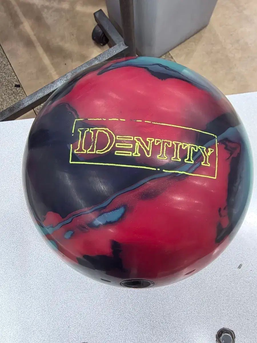 ボーリングボール アイデンティ 14p トゥーハンド