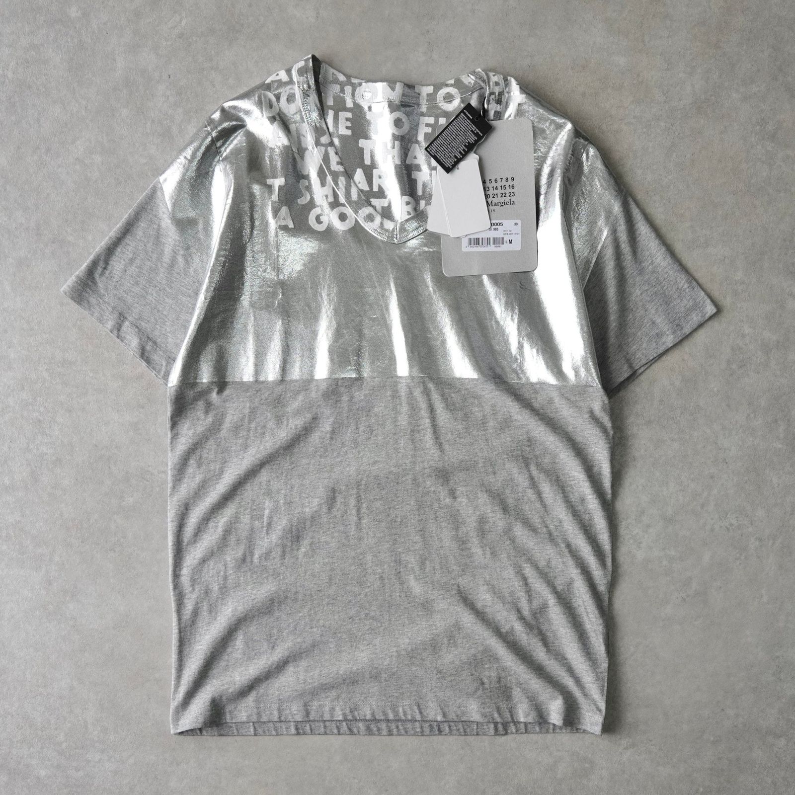 メゾン マルジェラ エイズ Tシャツ メタリックシルバー / グレー タグ