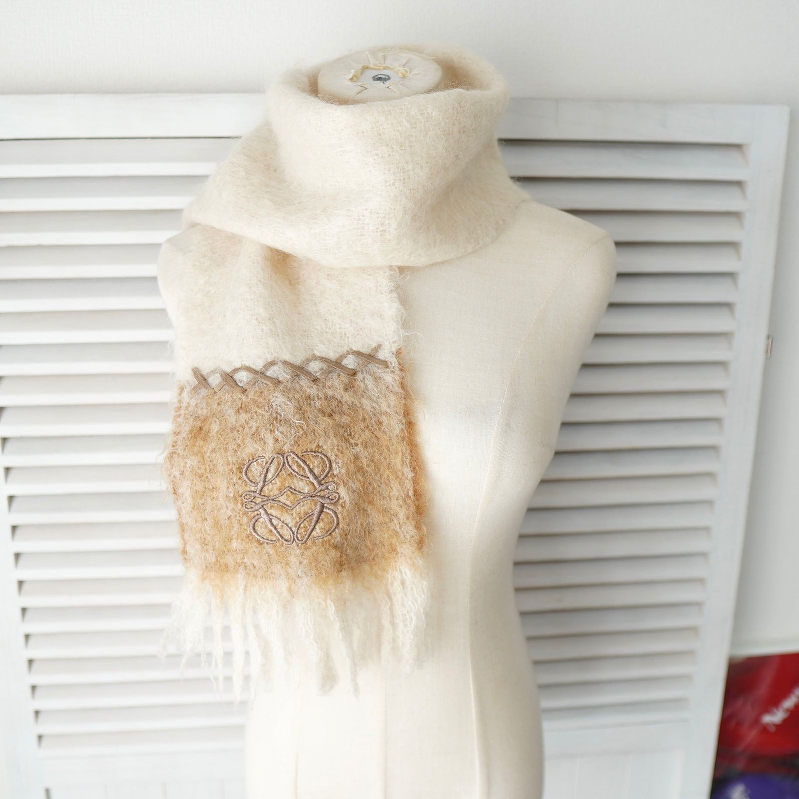 ロエベ アナグラム モヘア マフラー アイボリー ベージュ - メルカリ