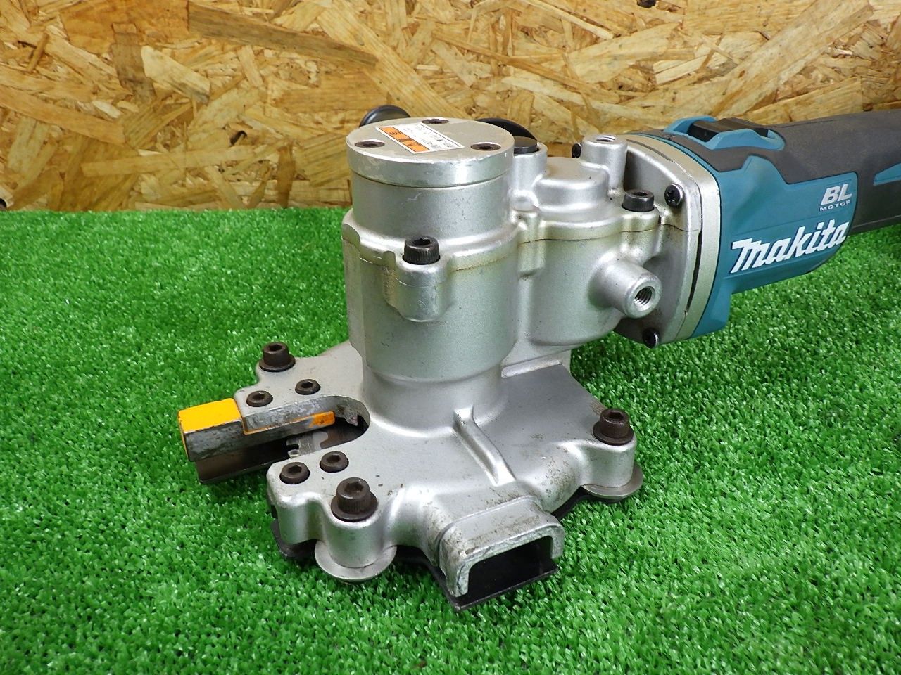 全ねじ 鉄筋の際切に マキタ Makita 充電式チップソーカッタ SC251D 18Vモデル 品