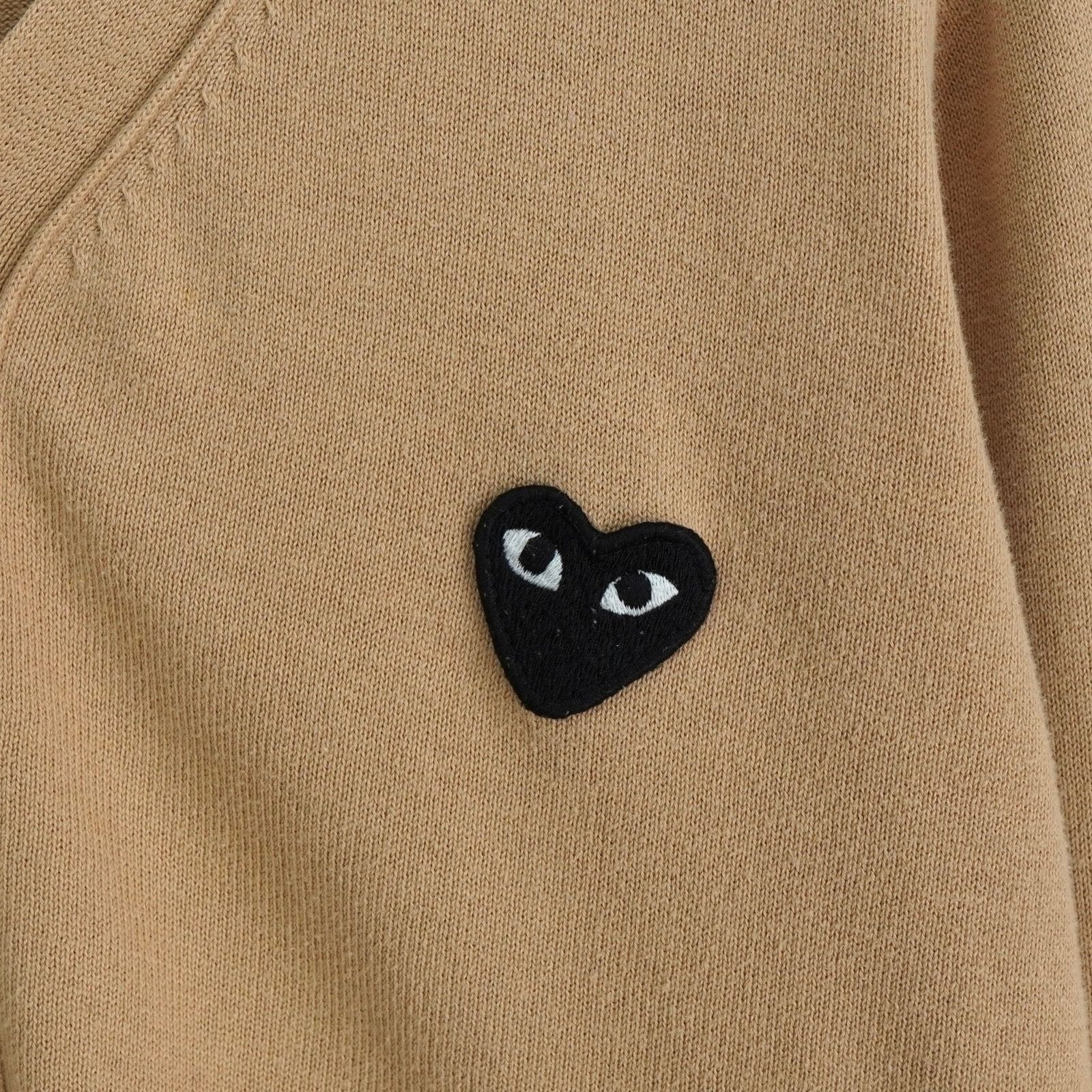 プレイ コム デ ギャルソン ハートロゴ カーディガン ベージュ