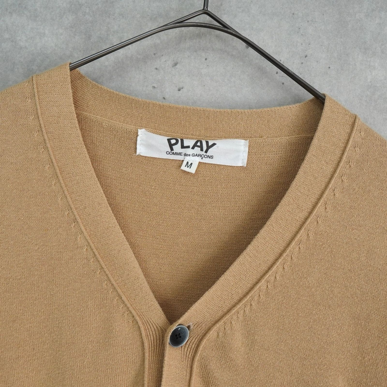 プレイ コム デ ギャルソン ハートロゴ カーディガン ベージュ