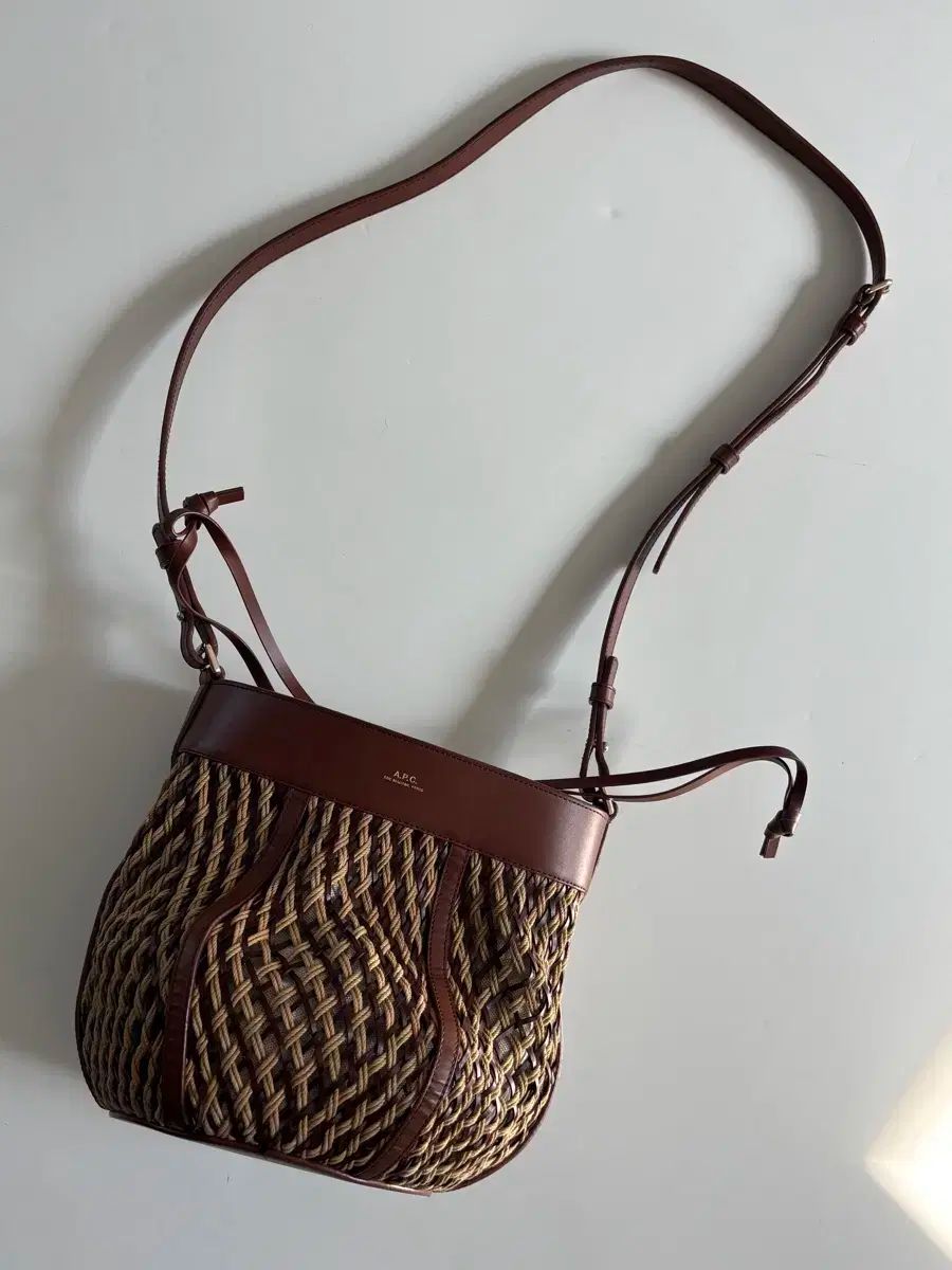  A.P.C. アペセ ラタン ガランス バケットバッグ メッセンジャーバッグ ショルダーバッグ