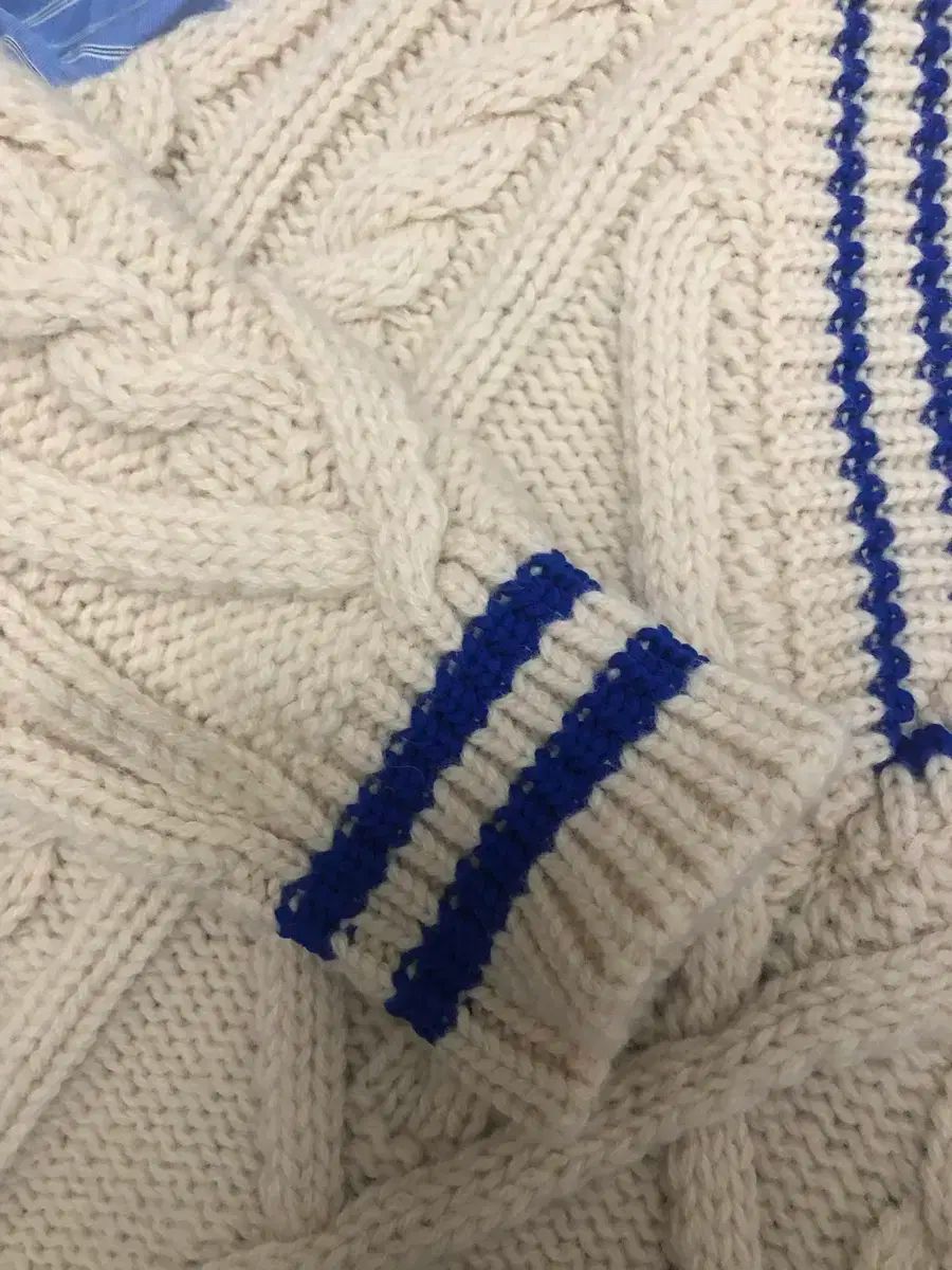 ケーブルニット