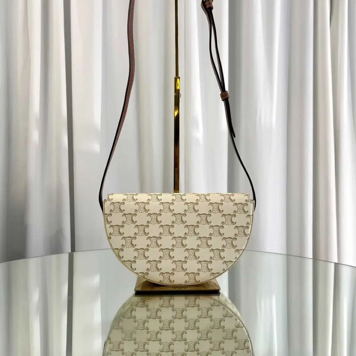 セリーヌ トリ オール フ 퀴르 ベサチェ