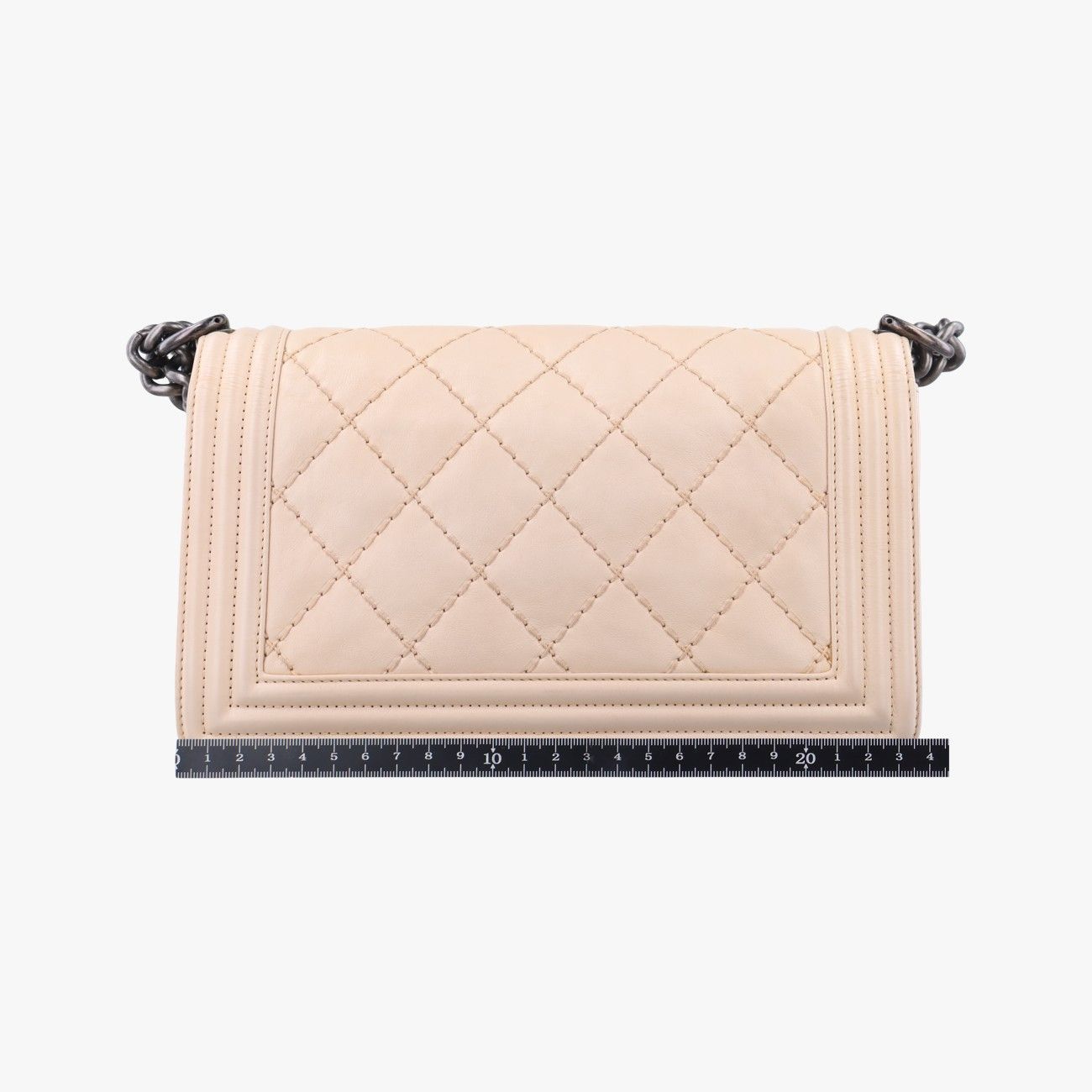 シャネルChanelボーイシャネル ベージュ レザー A66713 19010495