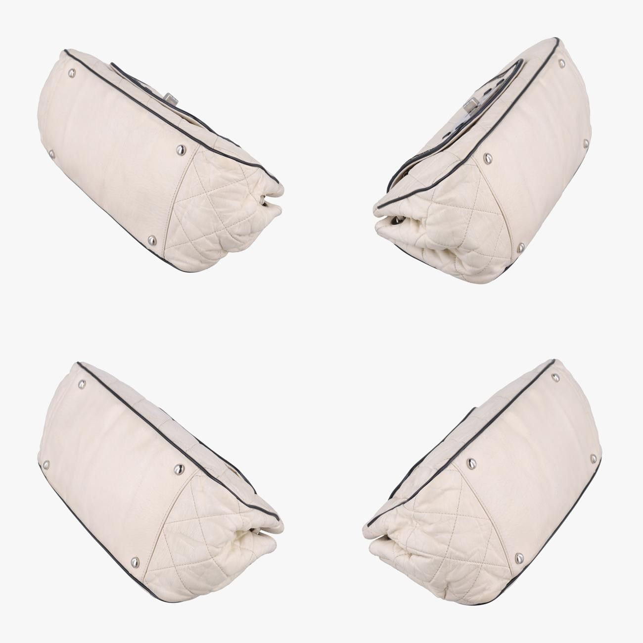  シャネルChanelイーストウエスト ホワイト ラムスキン A 37693 メッセンジャーバッグ ショルダーバッグ