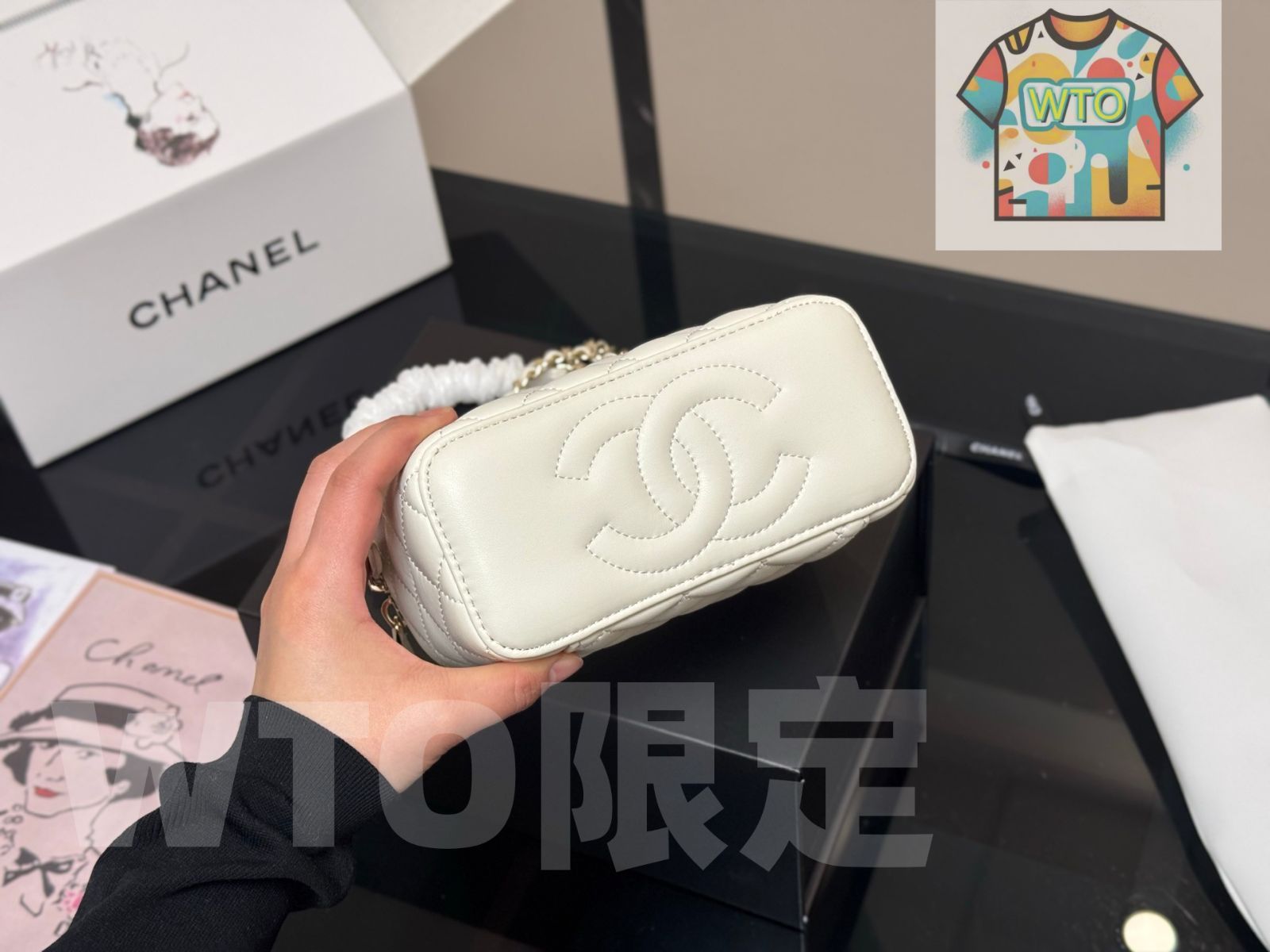 今日 Chanel Handle Cosmetic Box シャネル ハンドル コスメ ボックス