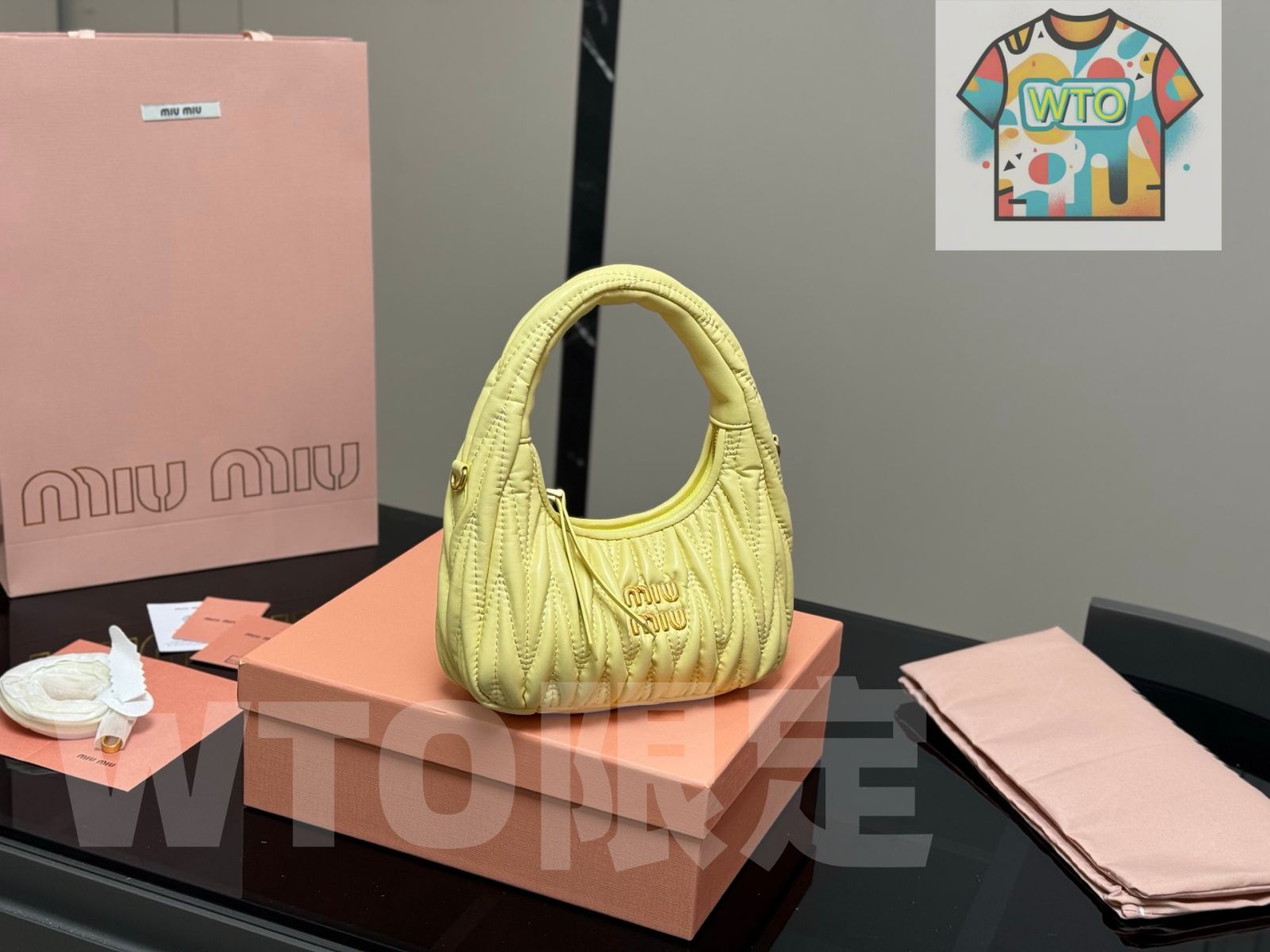 今日 MiuMiu Wander バッグ 22×11cm ヴィンテージホボ型