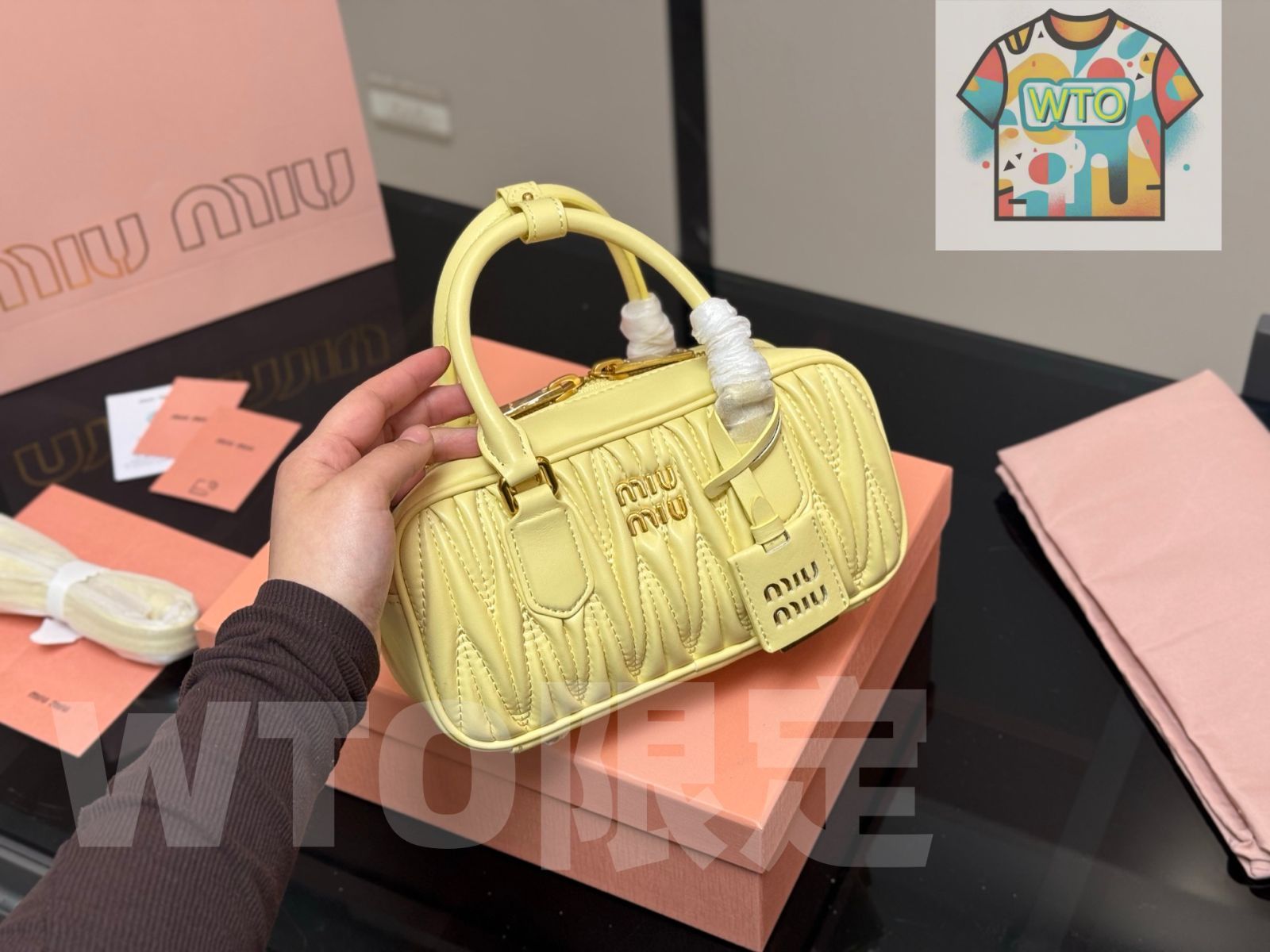 今日 Miumiu ミュウミュウ ボウリングバッグ