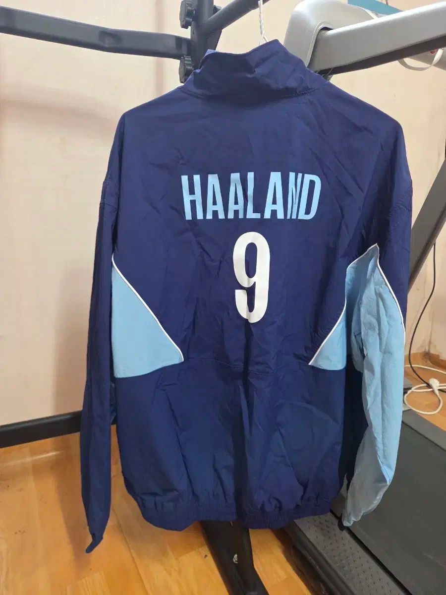 ハーランド マンチェスターシティ ウィンドブレーカー サイズ100