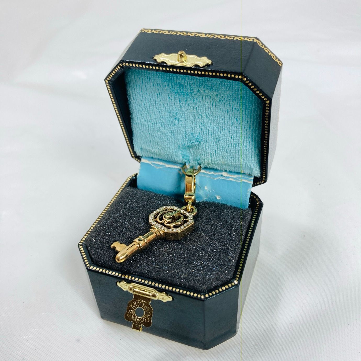  ジューシークチュール チャーム 2点 スノーフレーク 鍵 チャーム アクセサリー