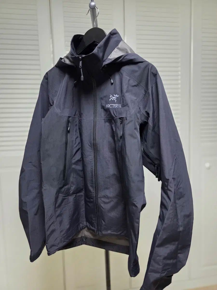 アークテリクス ベータLTハイブリッドジャケット Mブラック