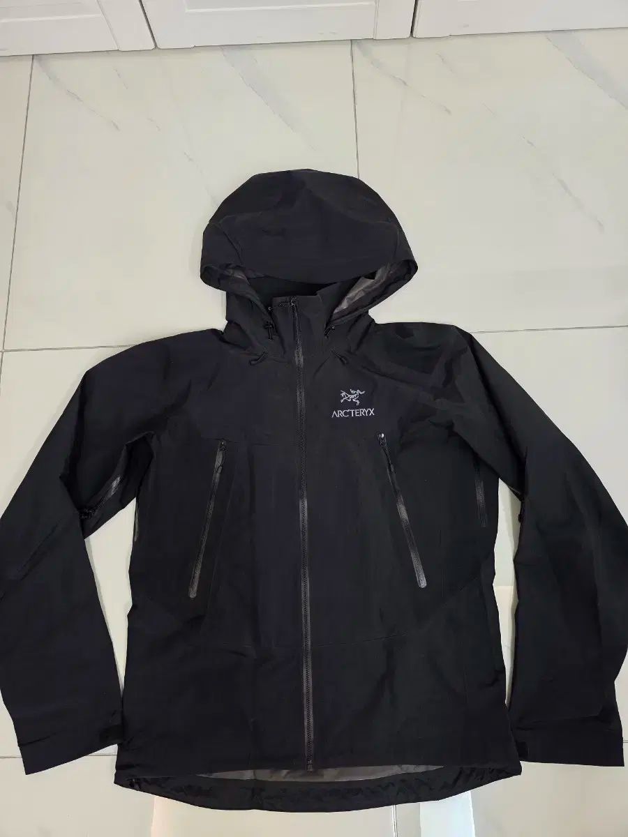 アークテリクス ベータLTハイブリッドジャケット Mブラック