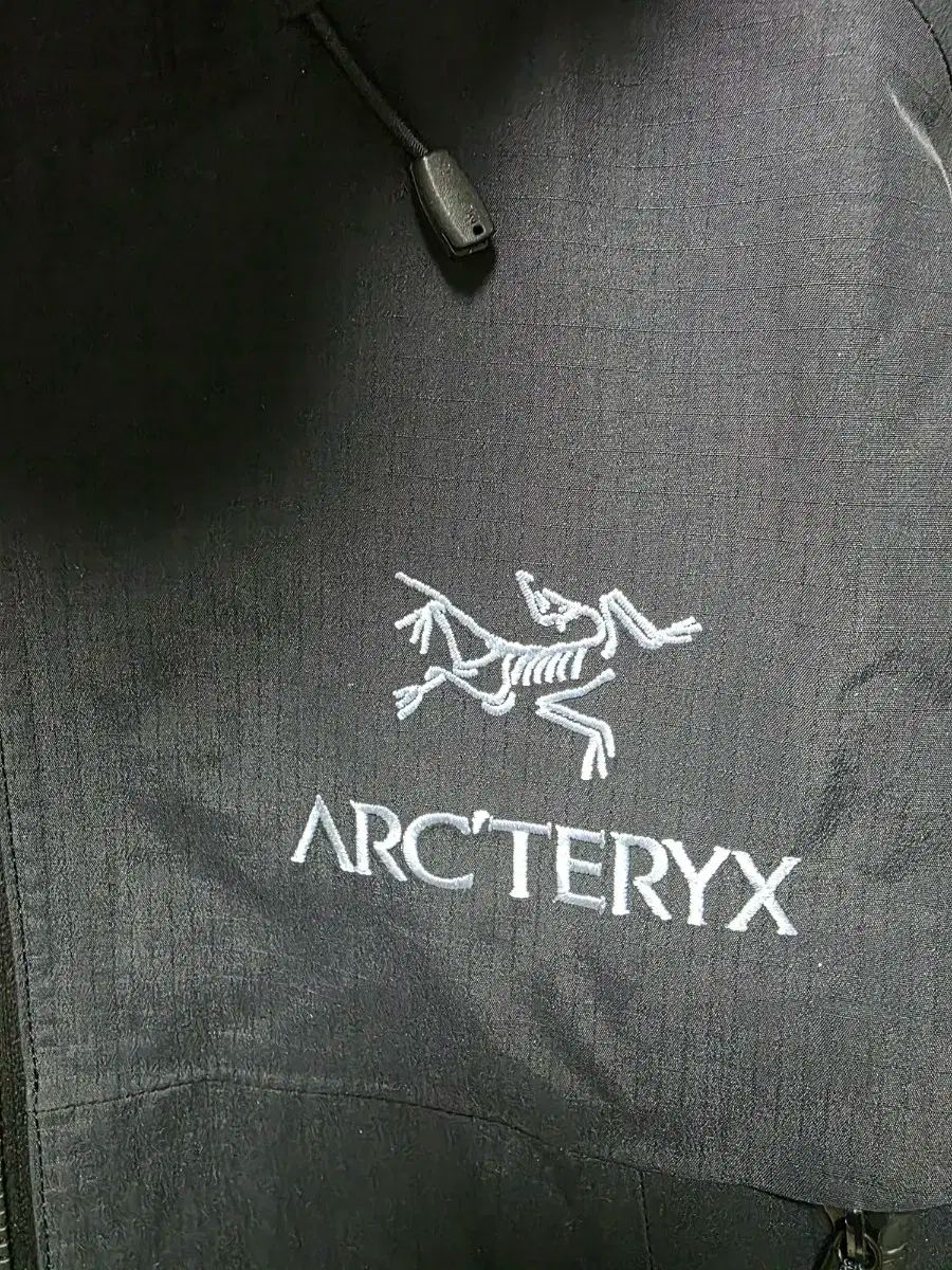 アークテリクス ベータLTハイブリッドジャケット Mブラック OLIVEOS_COM_TR