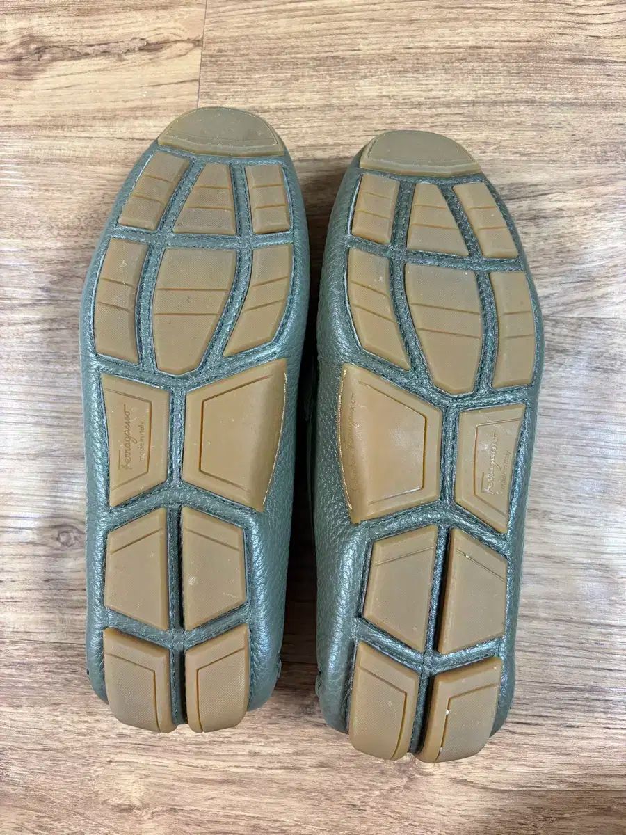  フェラガモ メンズ スウェード ローファー サイズ 265 グリーン ローファー ブーツ 革靴