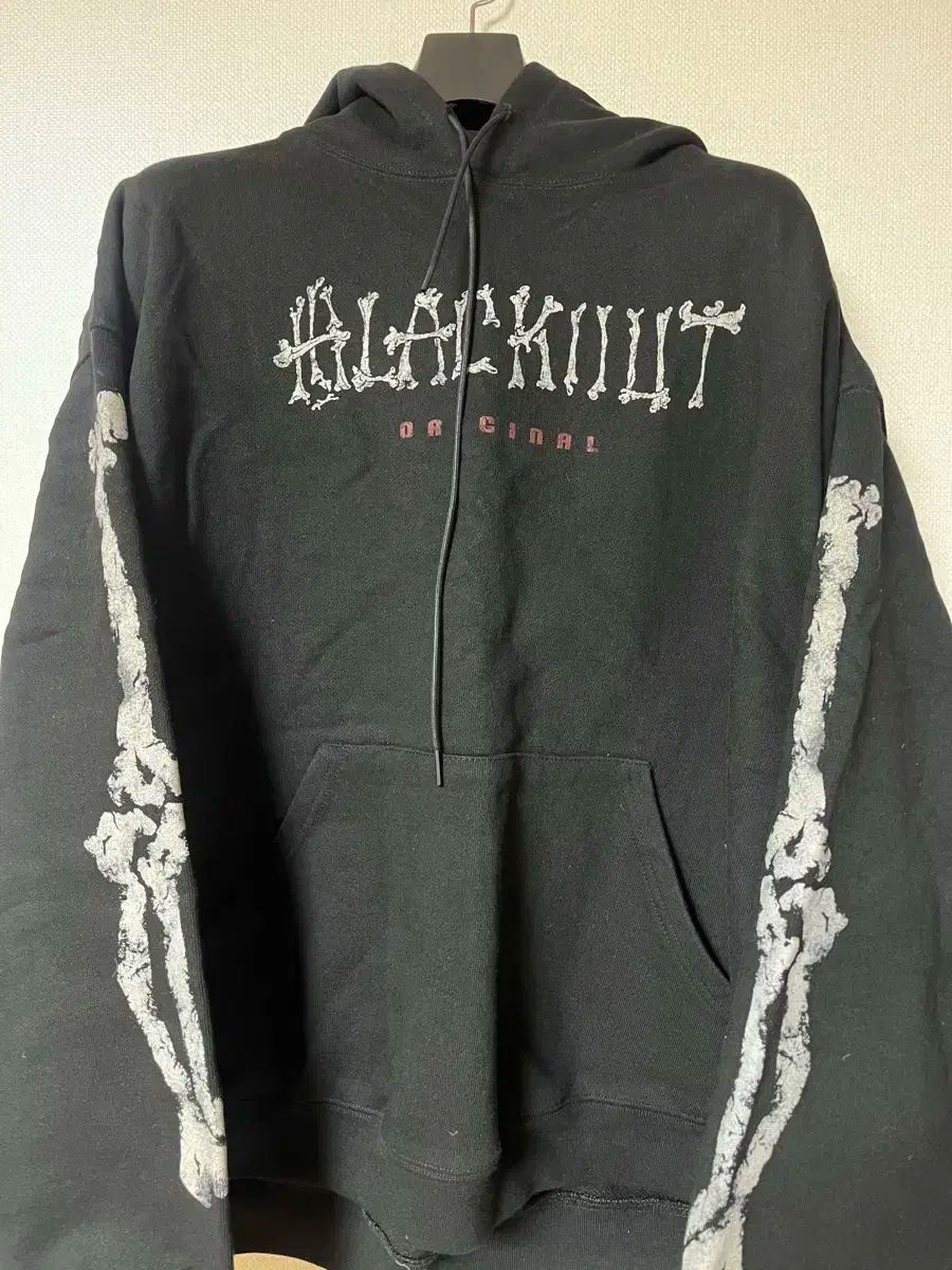 新品ブラックアウトXLパーカー
