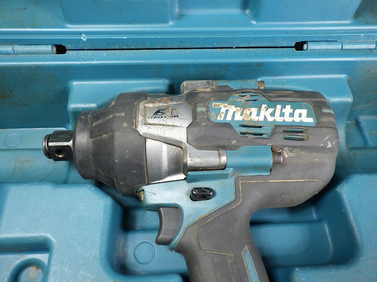 ソケットおまけ マキタ インパクトレンチ TW001G バッテリー ケース付き 大型 差し込み 19mm 品