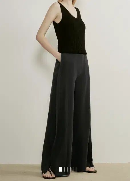 the CASHMERE パネル ディテール ワイド カシミア ニット パンツ 55 サイズ