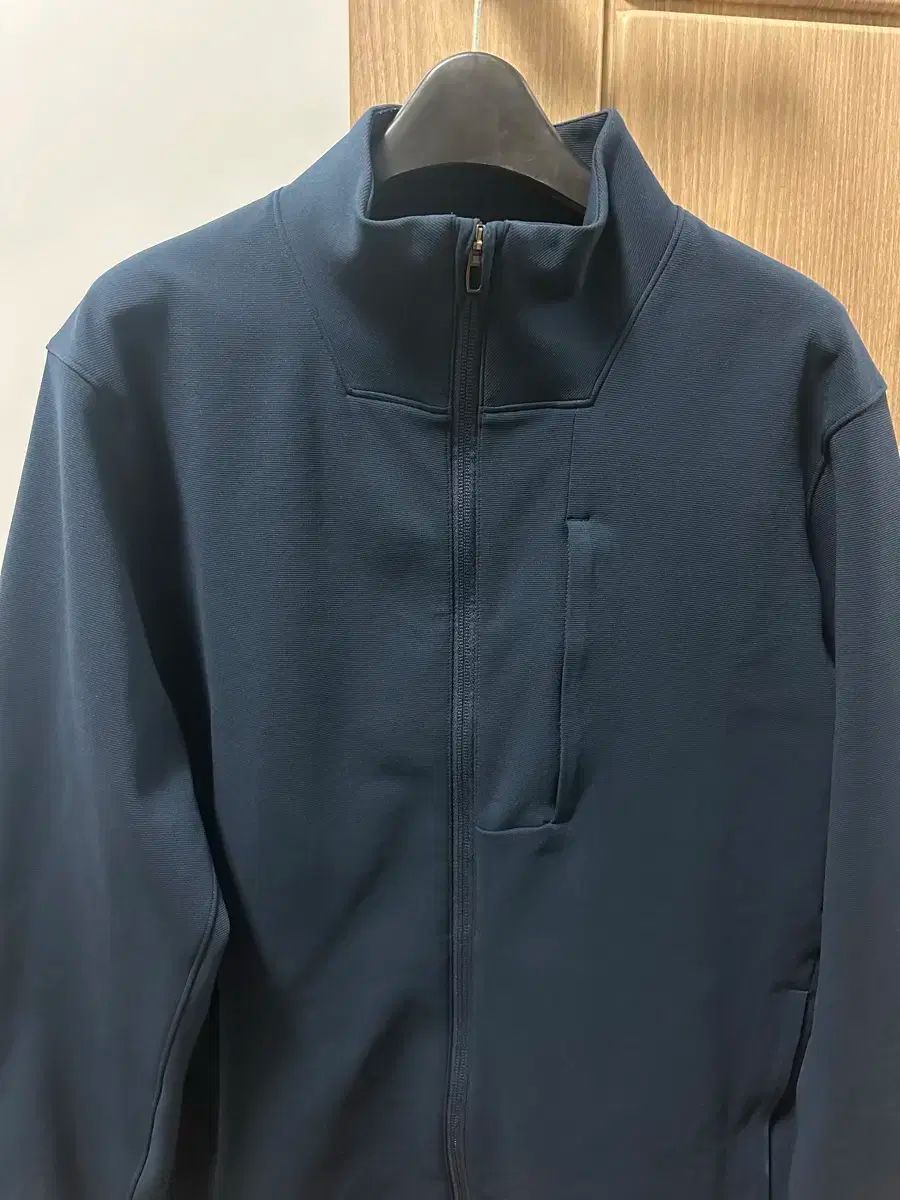 ルルレモン ソジェンジャケット ネイビー