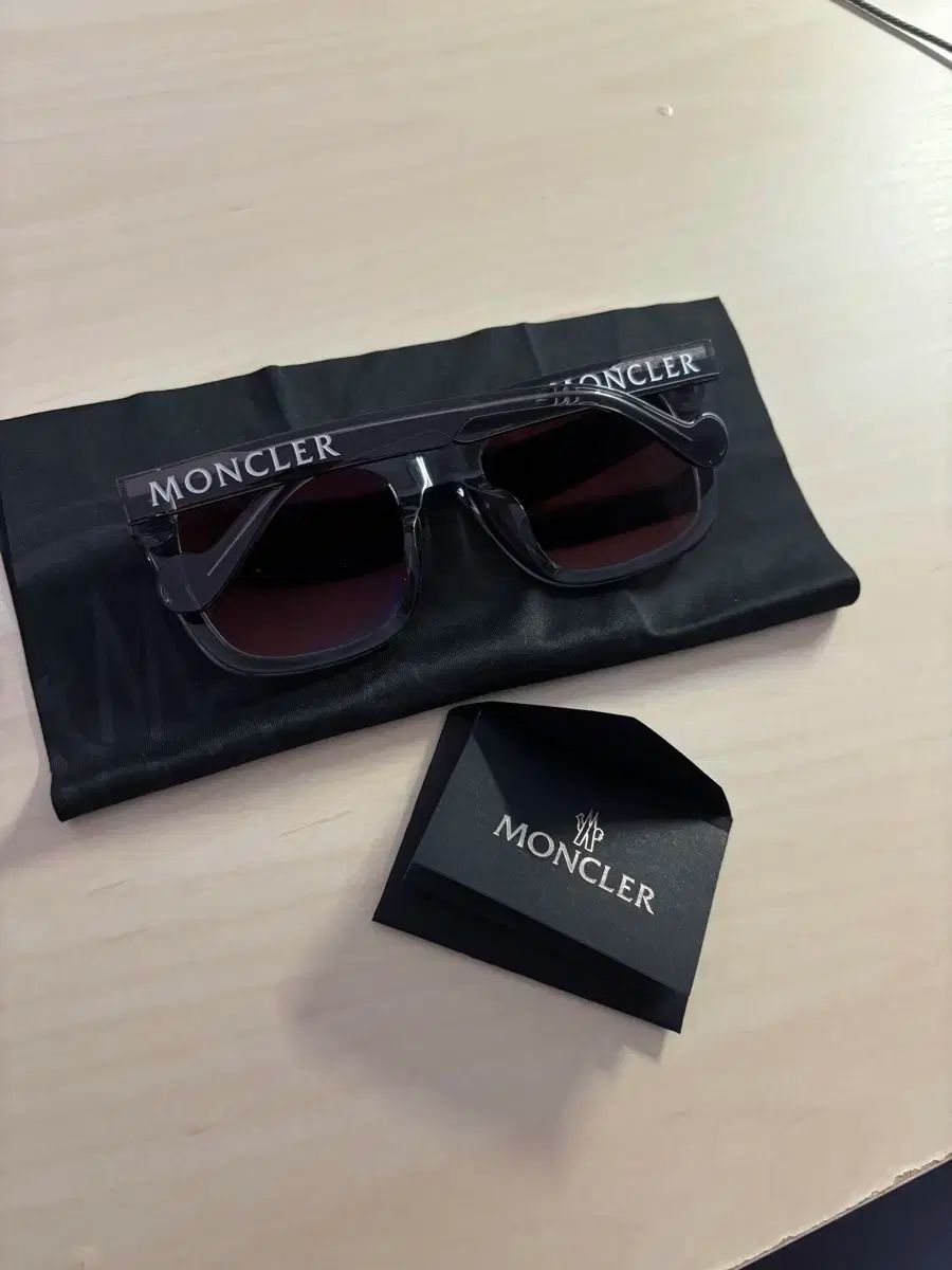  ポーチ贈呈 MONCLER モンクレール ML 0113 K-20 C オーバーサイズ サングラス ブランド品 サングラス 小物