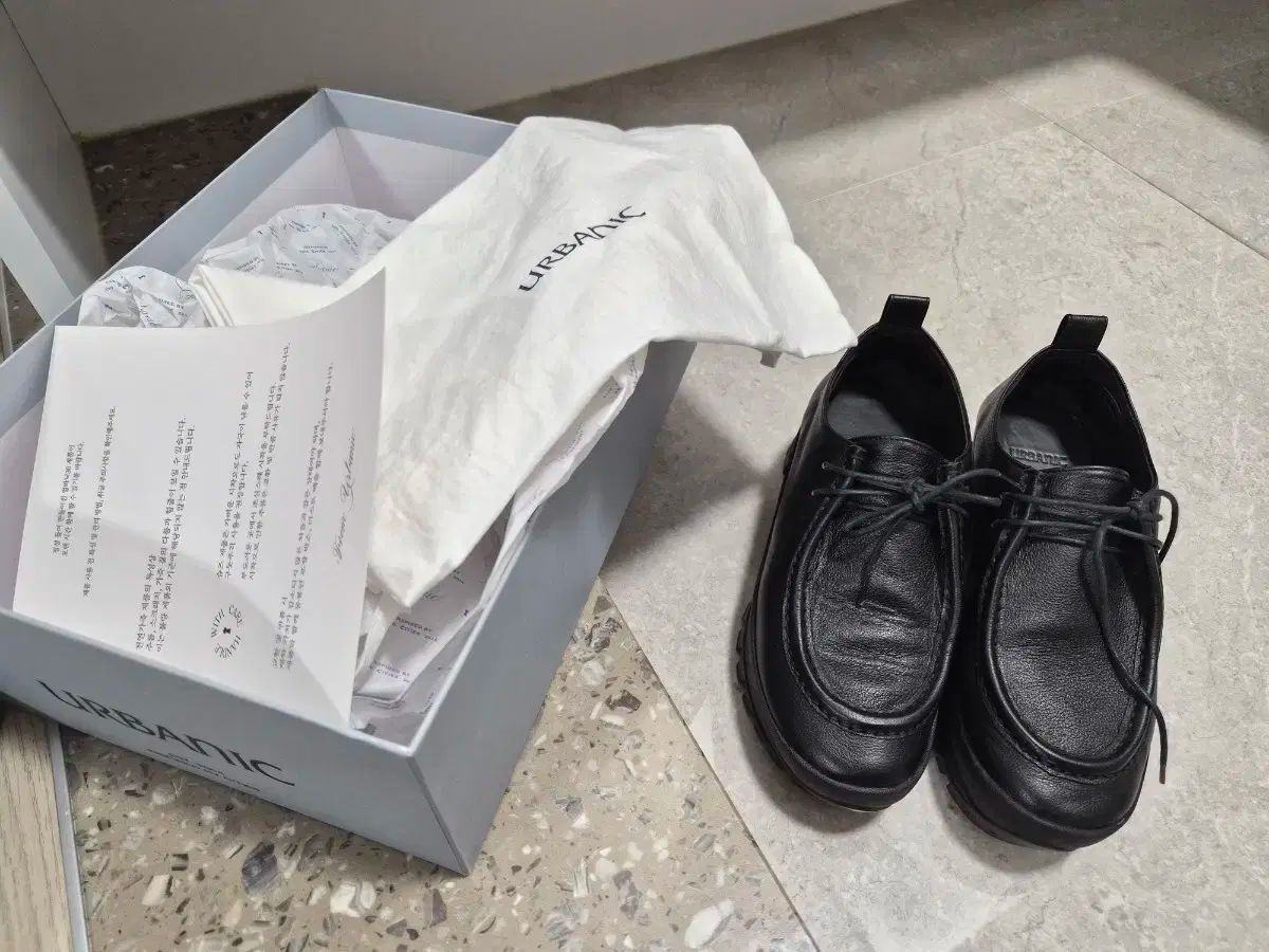 230 アーバニック30 Tシャツ ローファー ブラック