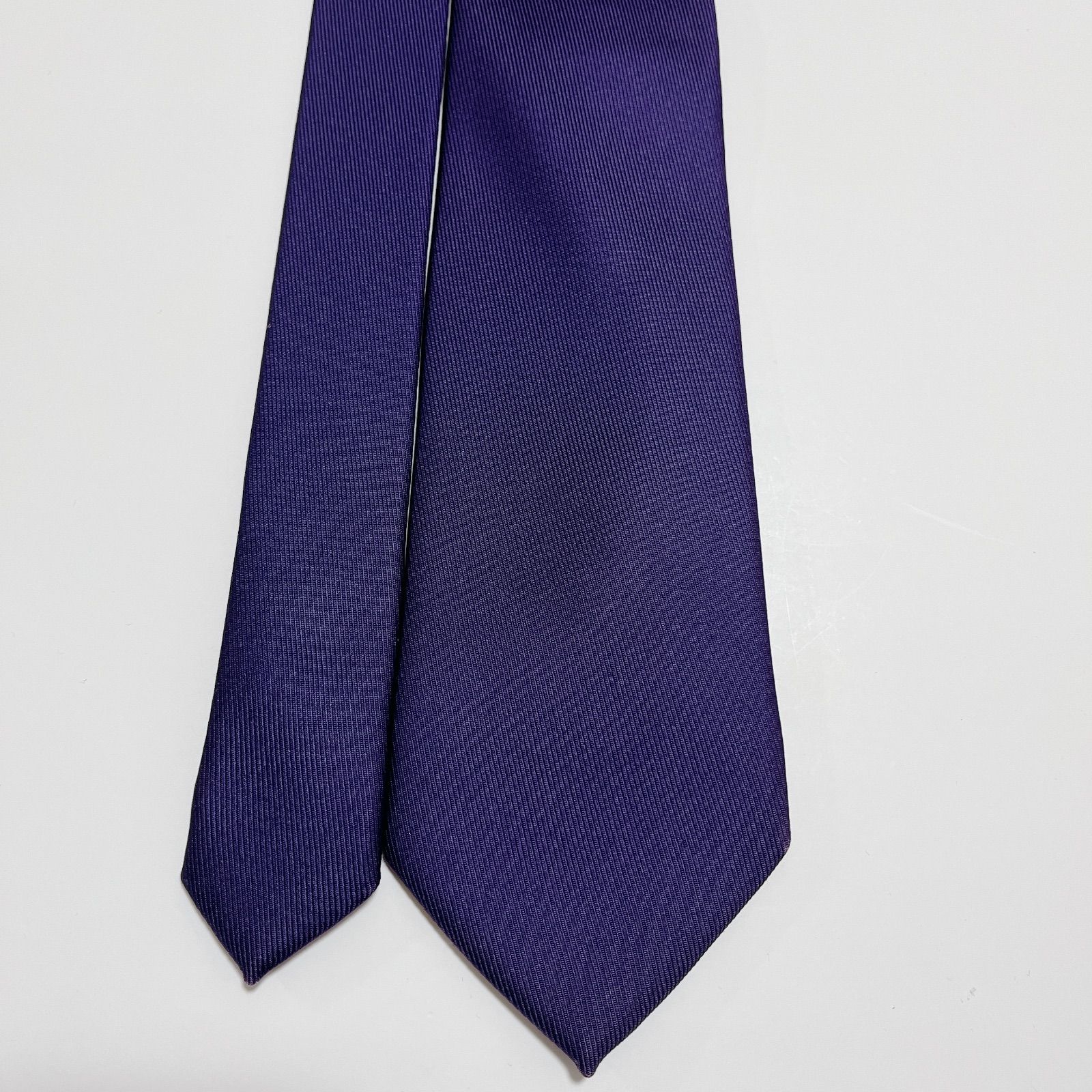 美品 メーカーズシャツ鎌倉 ネクタイ ハイブランド ソリッドタイ 無地 光沢 美品 メーカーズシャツ鎌倉 ネクタイ ハイブランド ソリッドタイ 無地