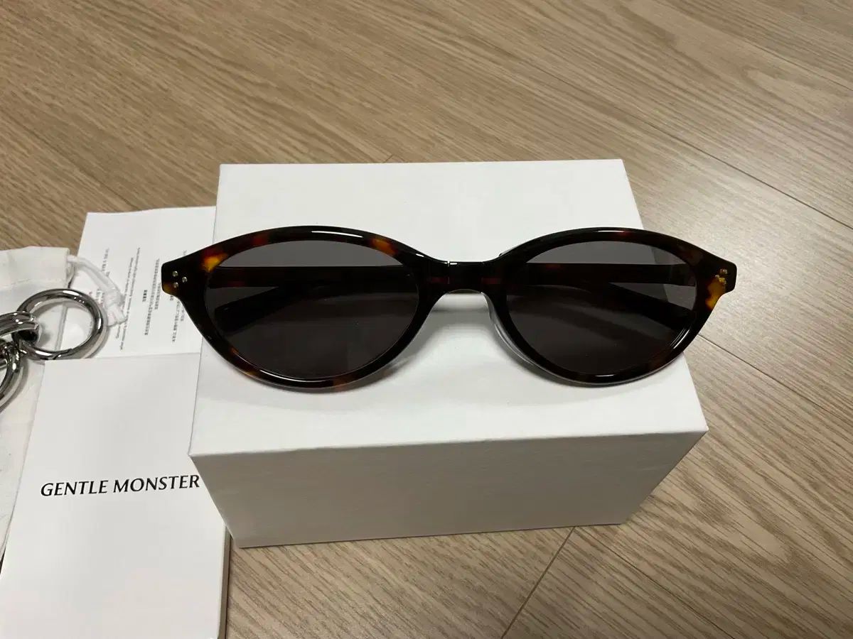 ジェントルモンスター タキオン T 1 説明必須 ミュウミュウ リーガルド シャネル メガネ