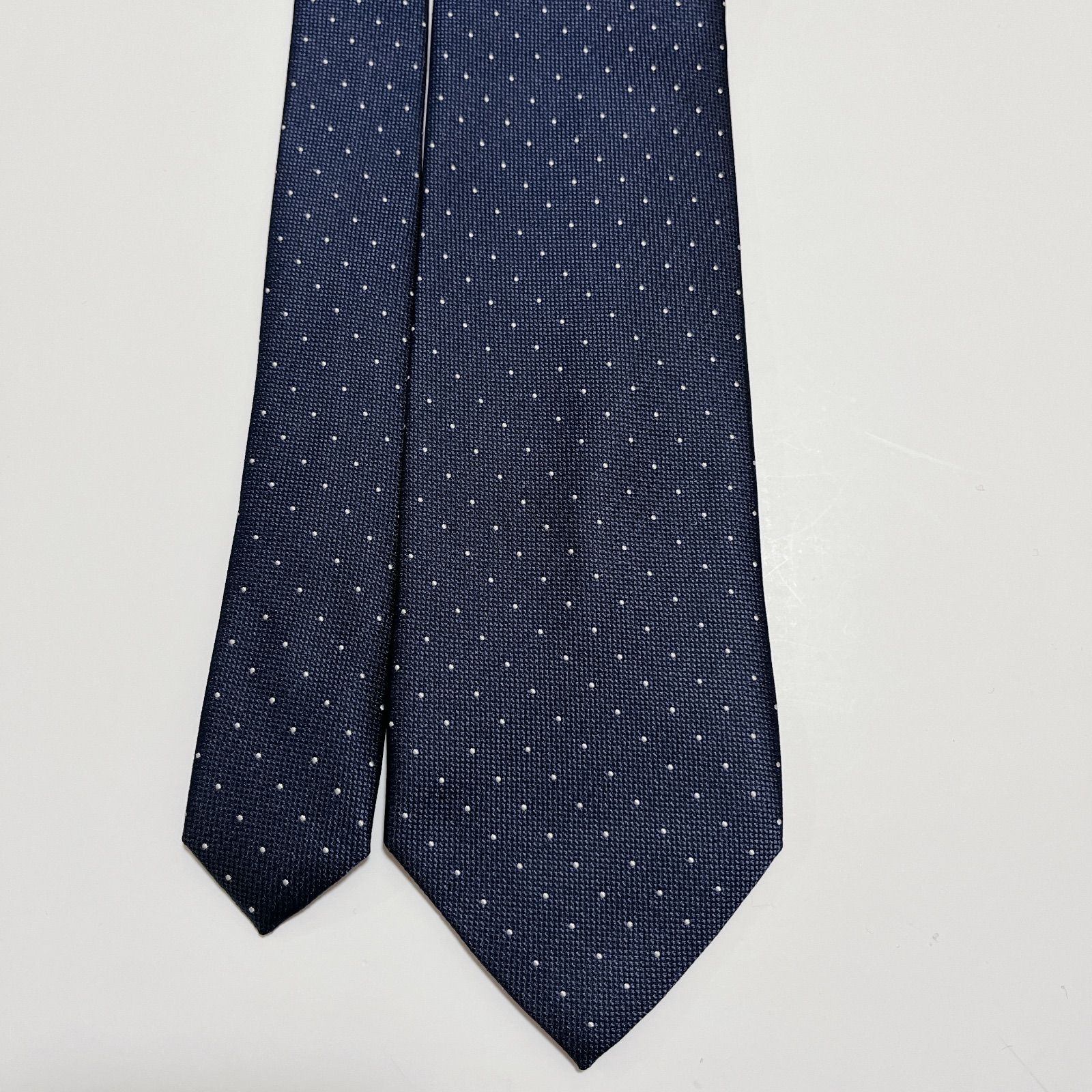 美品 エルメネジルドゼニア ネクタイ ハイブランド ドット柄 光沢 希少 濃紺 美品 エルメネジルドゼニア ネクタイ ハイブランド ドット柄 光沢 希少