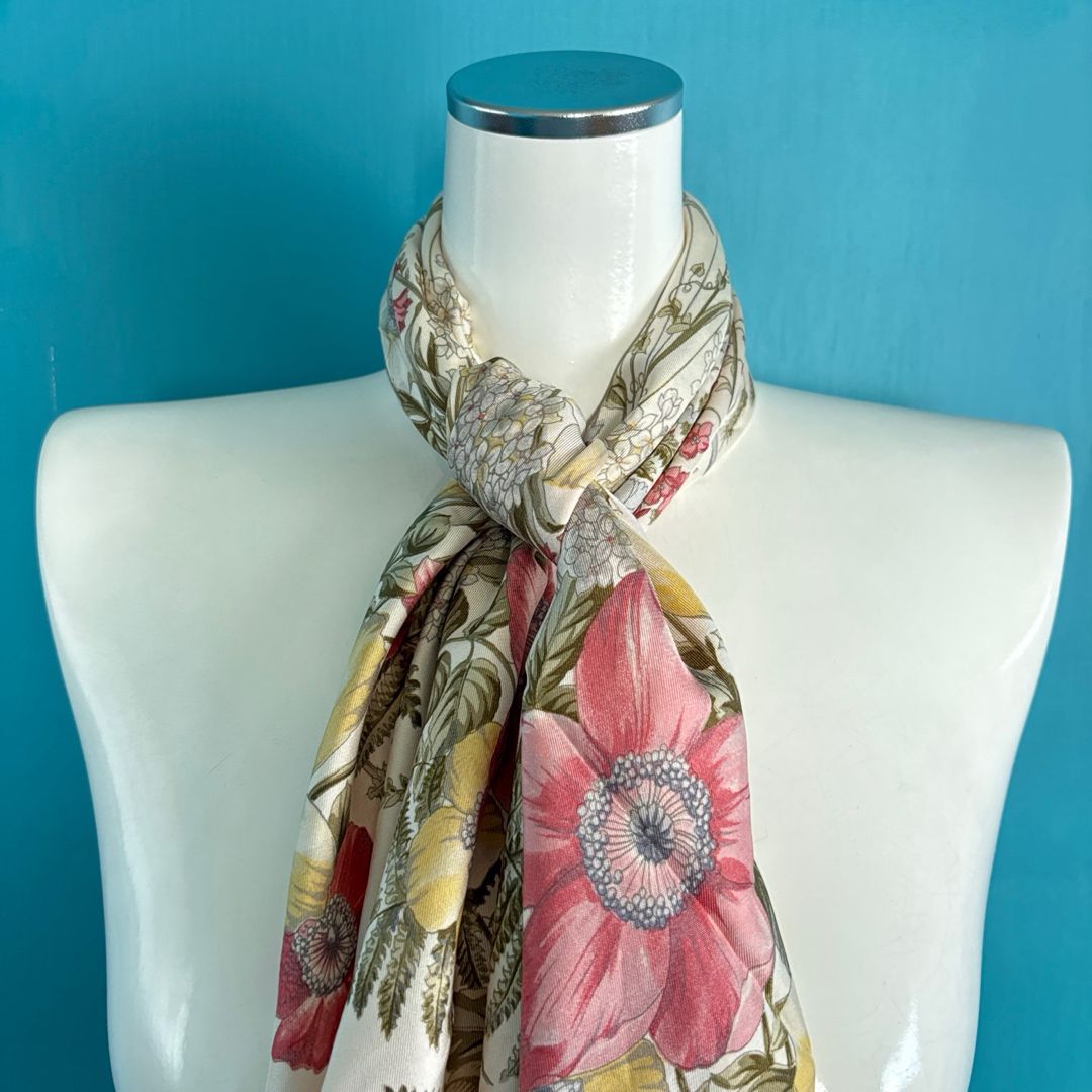 クリスチャンディオール　大判スカーフ クリスチャン・ディオール 大判スカーフ 84cm ボタニカル柄 フローラル