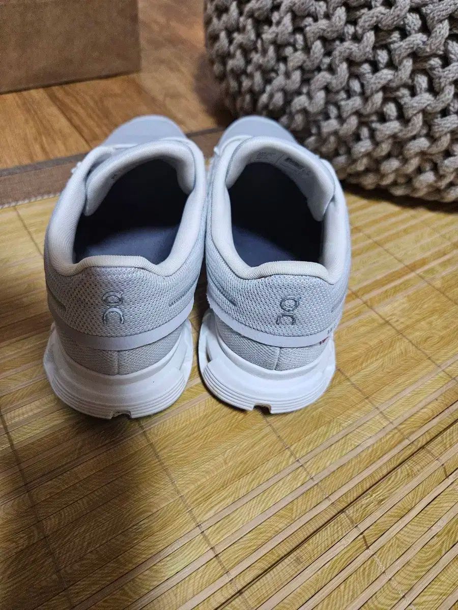 単ランニング クラウド6 W250