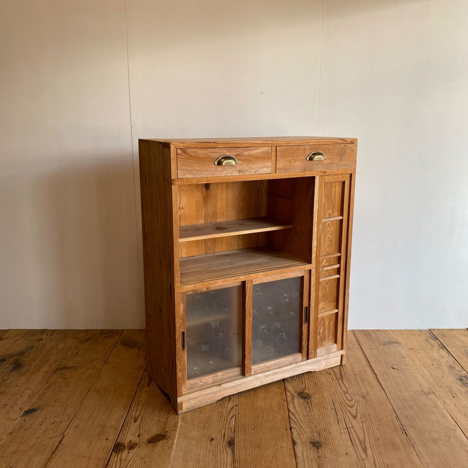 古家具 木製食器棚 水屋箪笥 引き出し ガラス戸 無垢材 収納棚 昭和