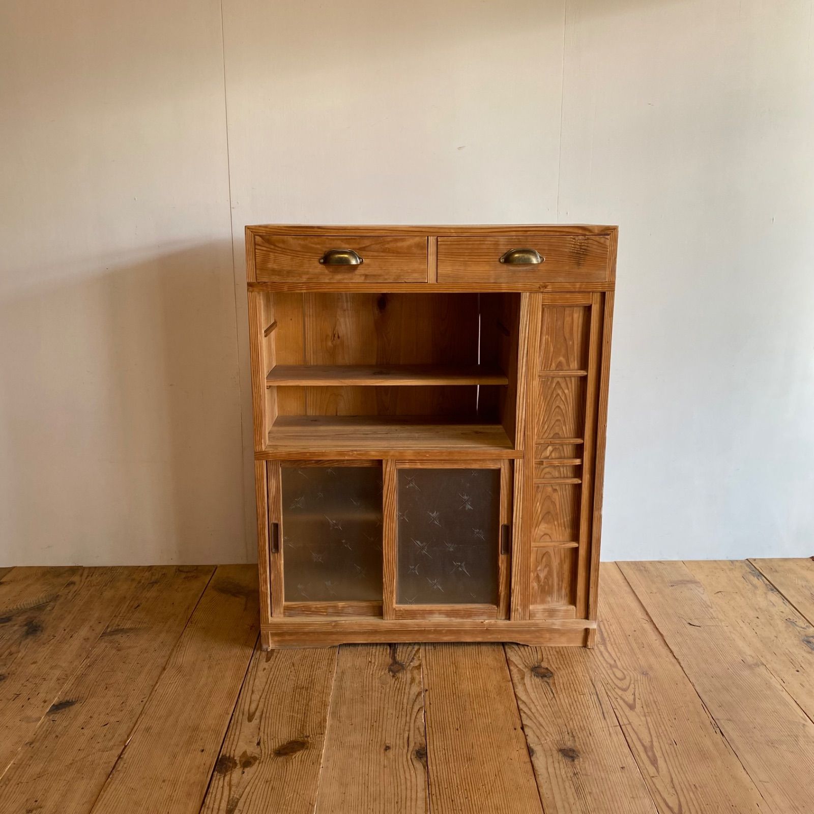 古家具 木製食器棚 水屋箪笥 引き出し ガラス戸 無垢材 収納棚 昭和