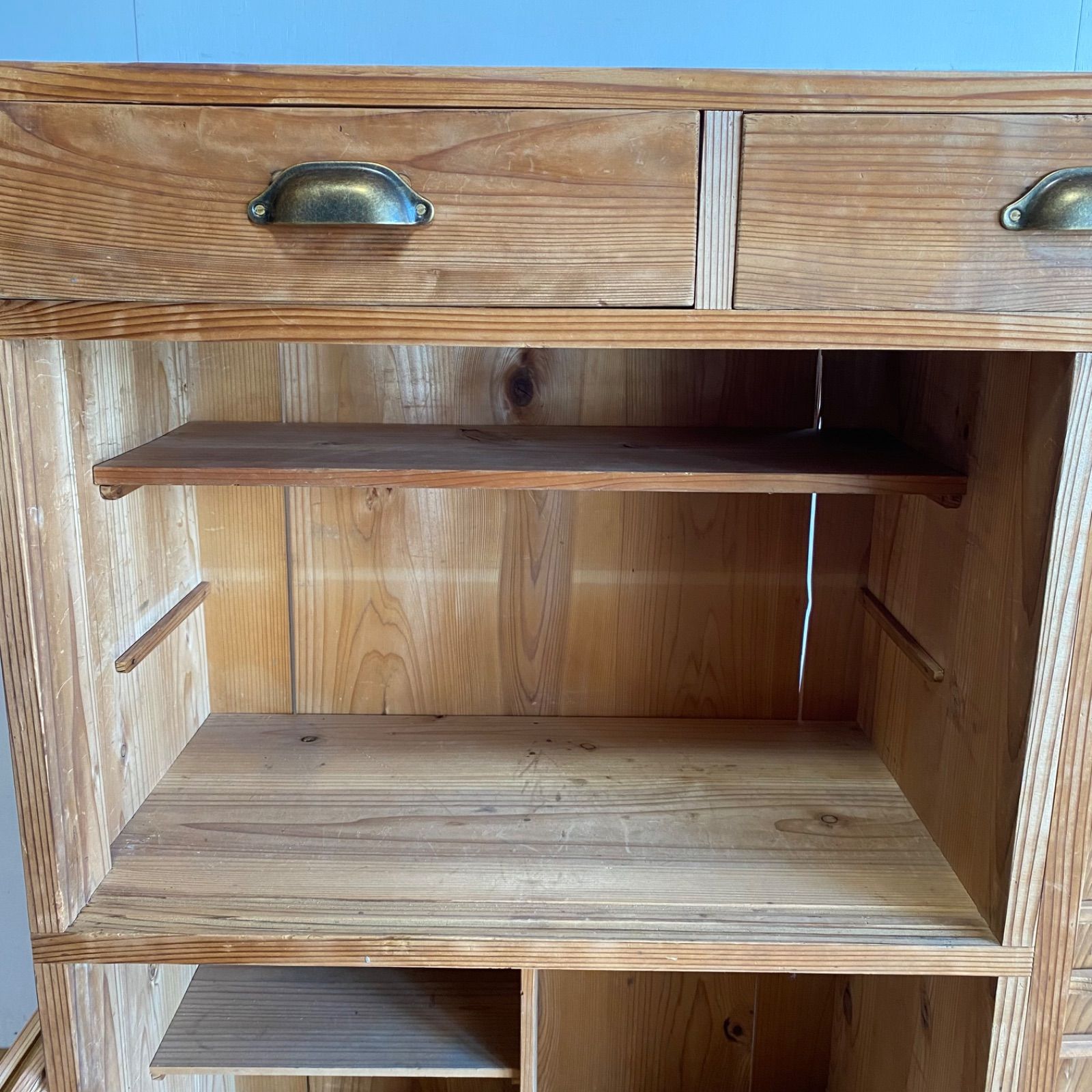 古家具 木製食器棚 水屋箪笥 引き出し ガラス戸 無垢材 収納棚 昭和