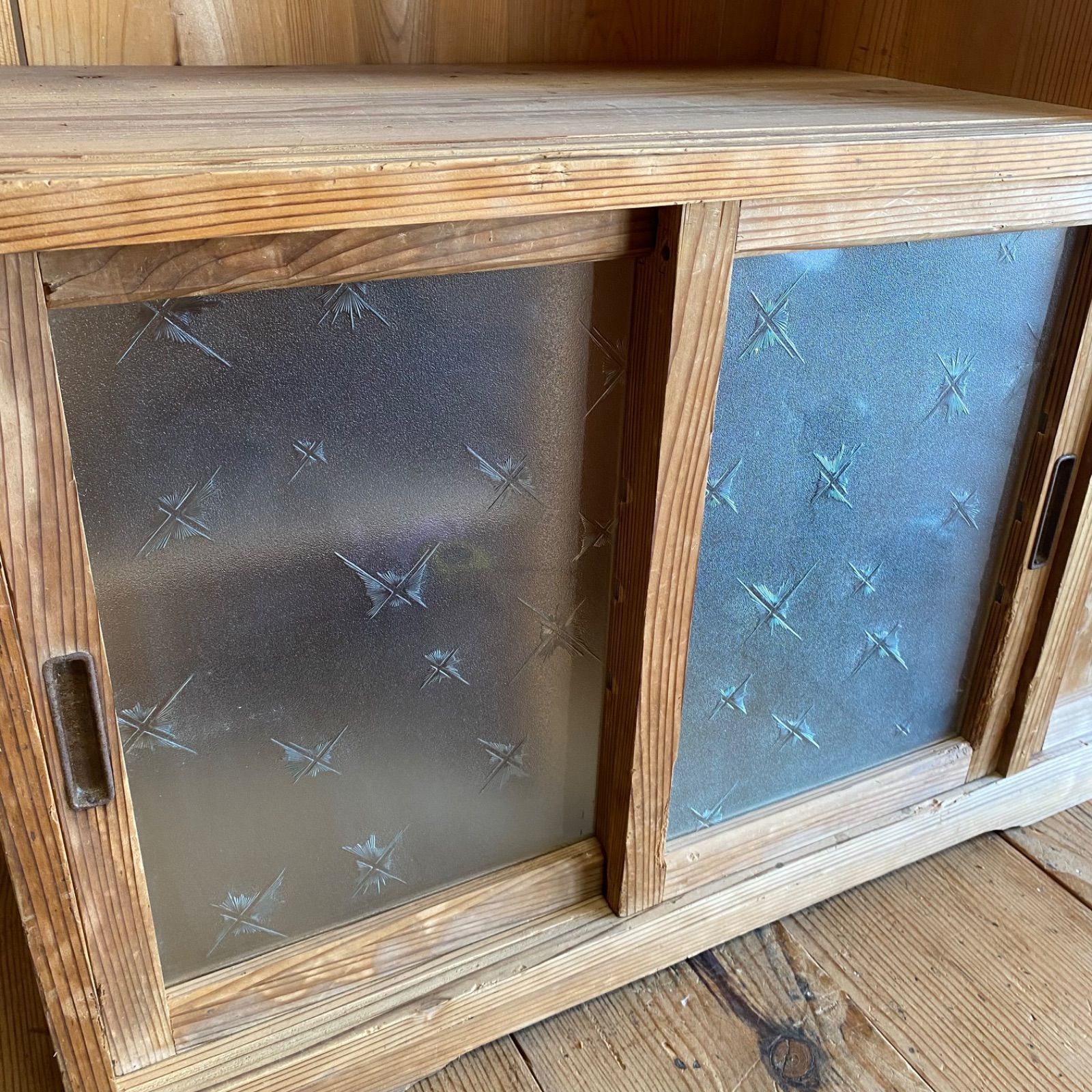 古家具 木製食器棚 水屋箪笥 引き出し ガラス戸 無垢材 収納棚 昭和