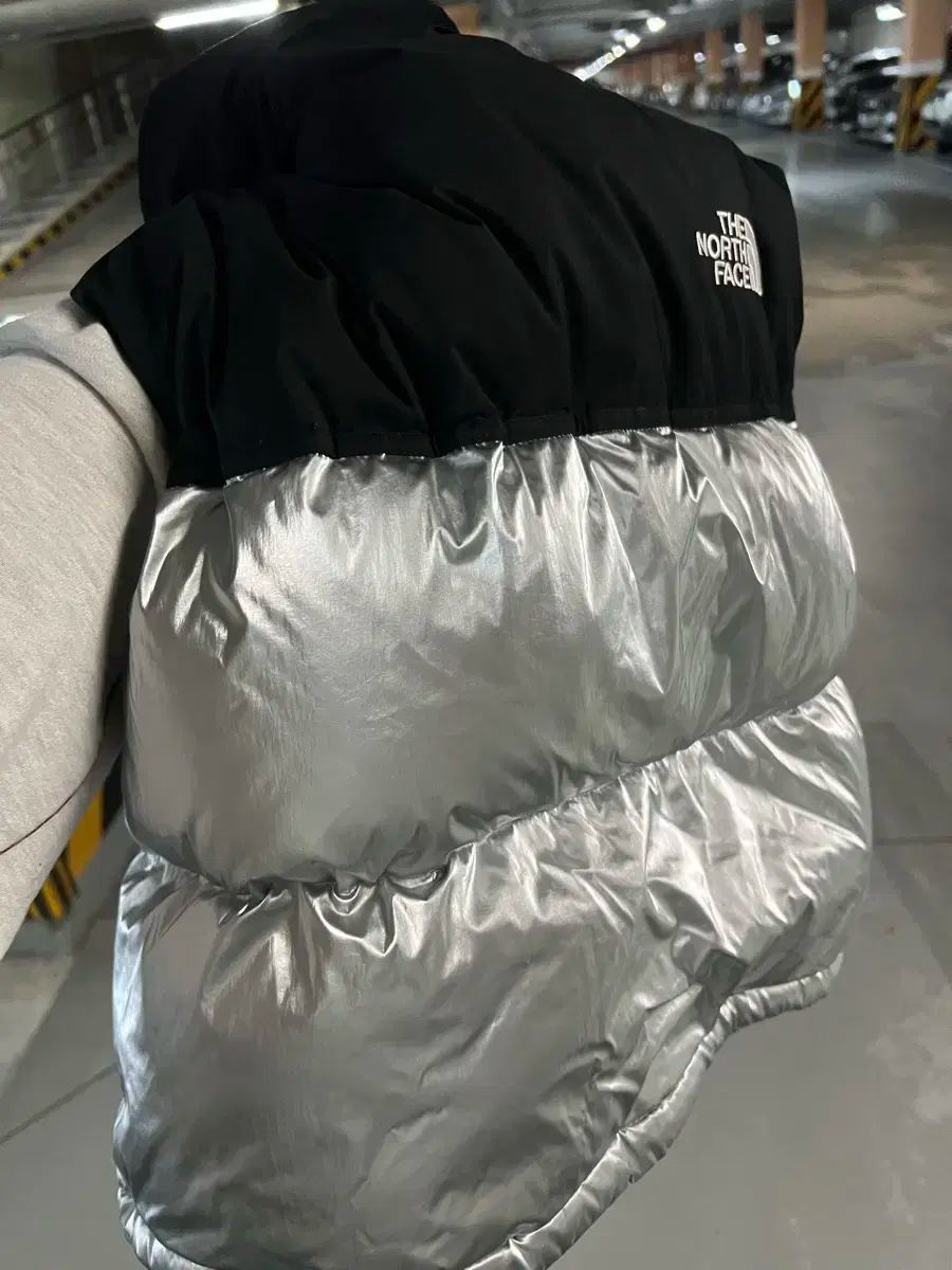 THE NORTH FACE ザノースフェイス ヌプシ Nuptse ヌプシ ダウン DOWN ダウン ベスト BEST ベスト シルバー SILVER ブラック BLACK
