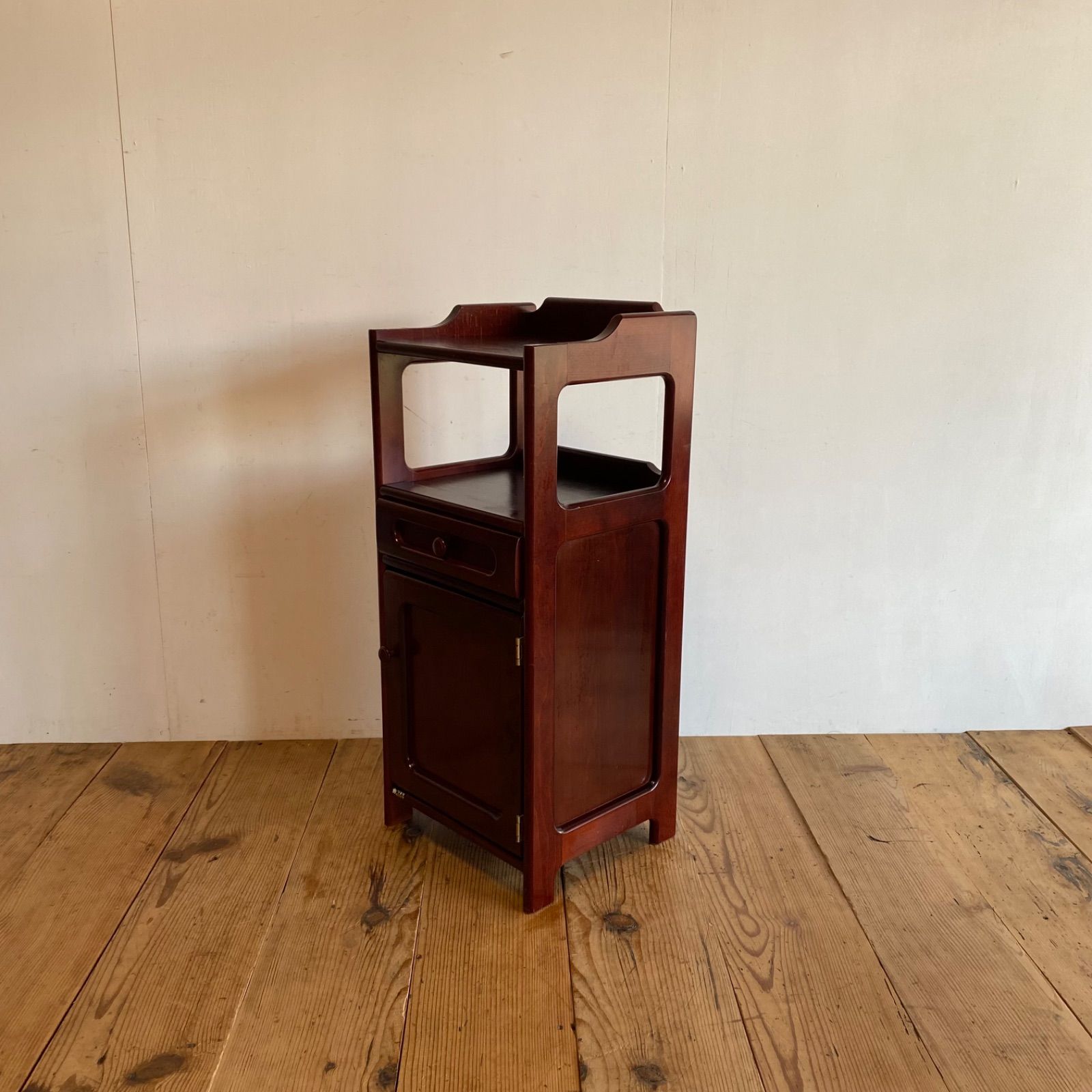 Karimoku カリモク ナイトテーブル サイドキャビネット 電話台