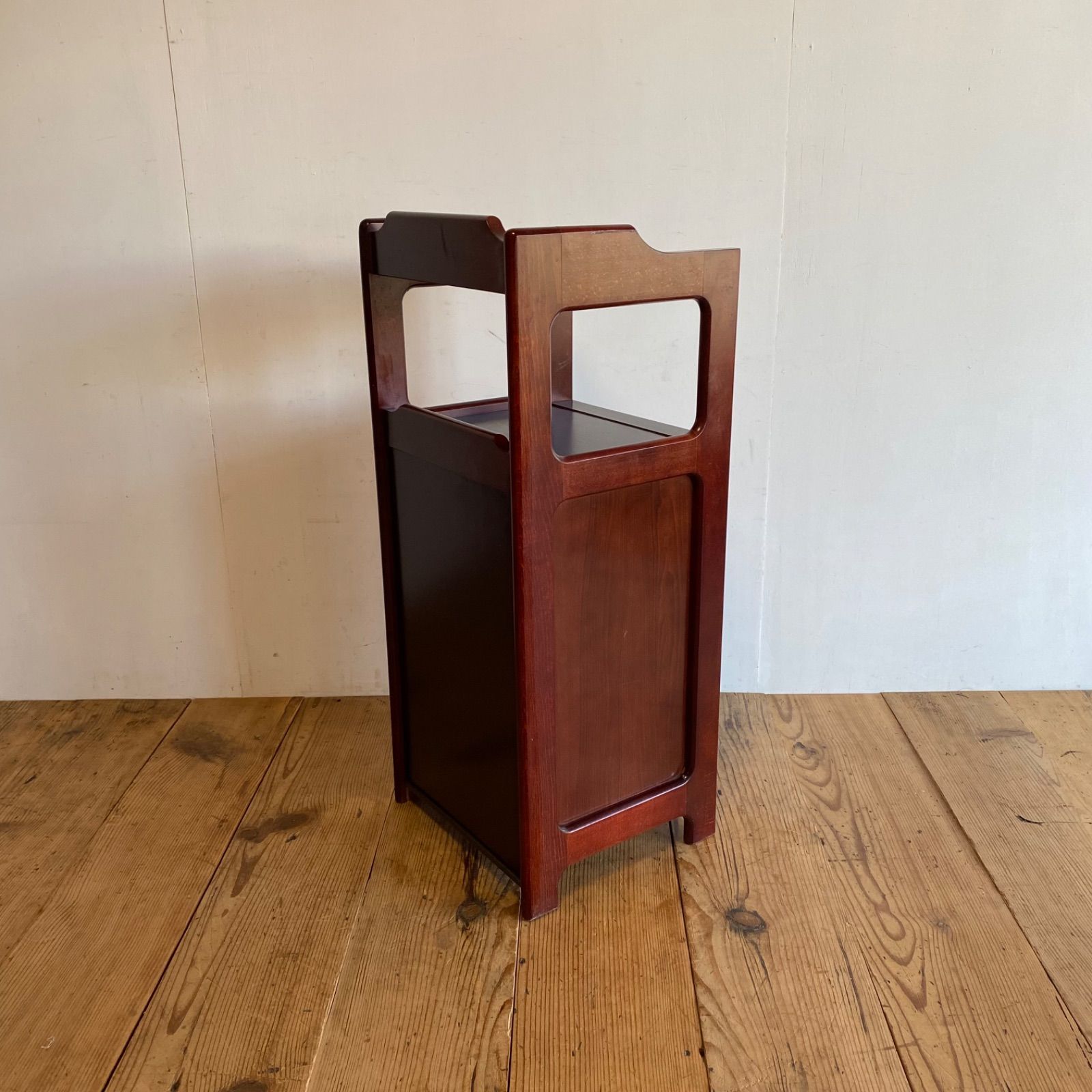 希少品　カリモク キャビネット 棚 ラック 電話台 ビンテージ 送料込み Karimoku カリモク ナイトテーブル サイドキャビネット 電話台