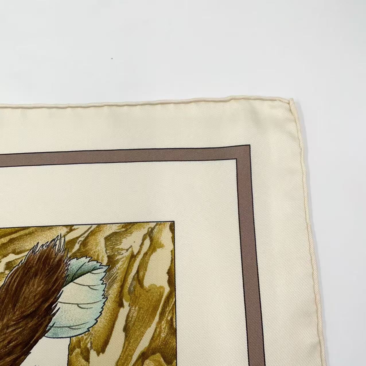 ベージュ スカーフ