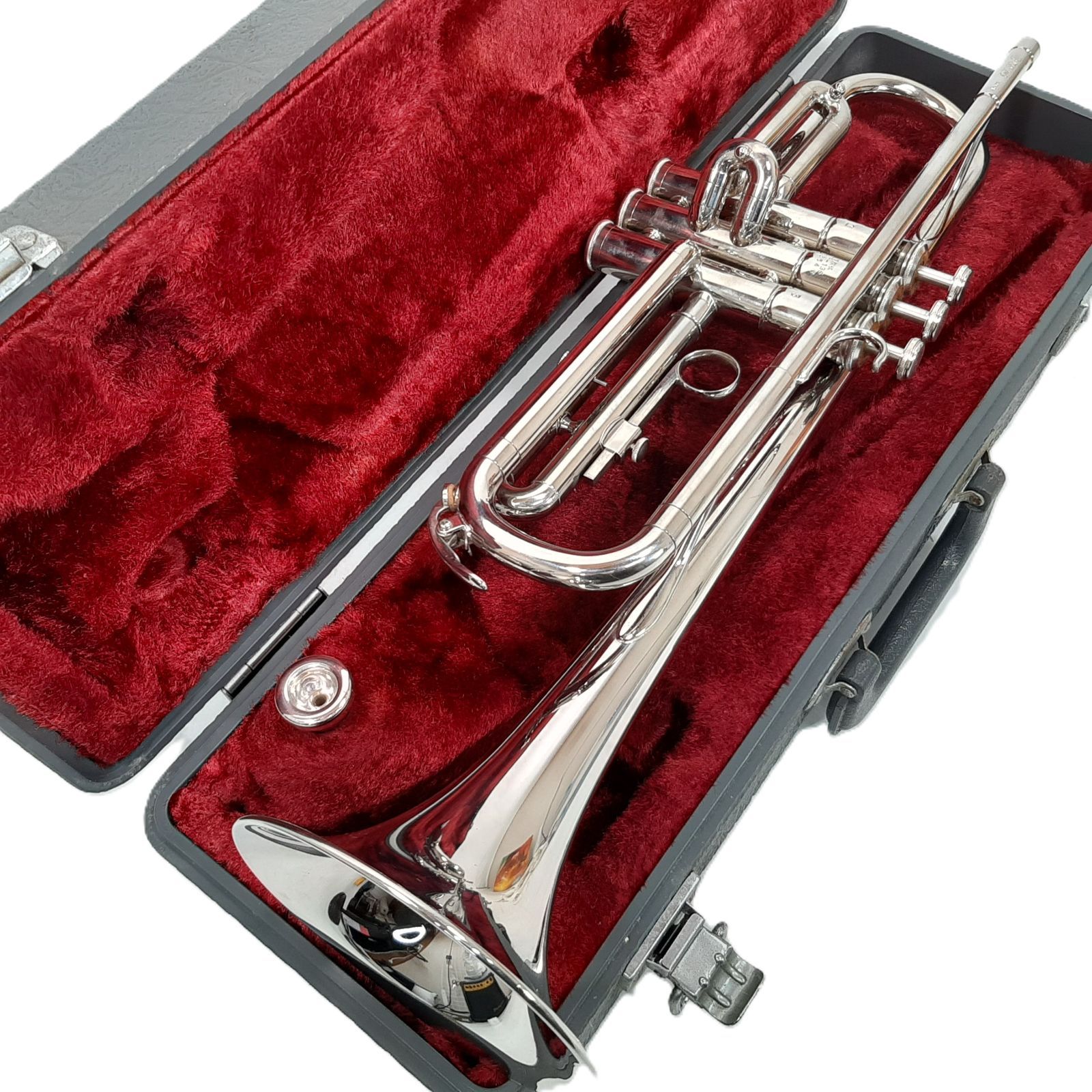ヤマハ YTR 136 トランペット 管楽器 YAMAHA マウスピース ハードケース付き 135643