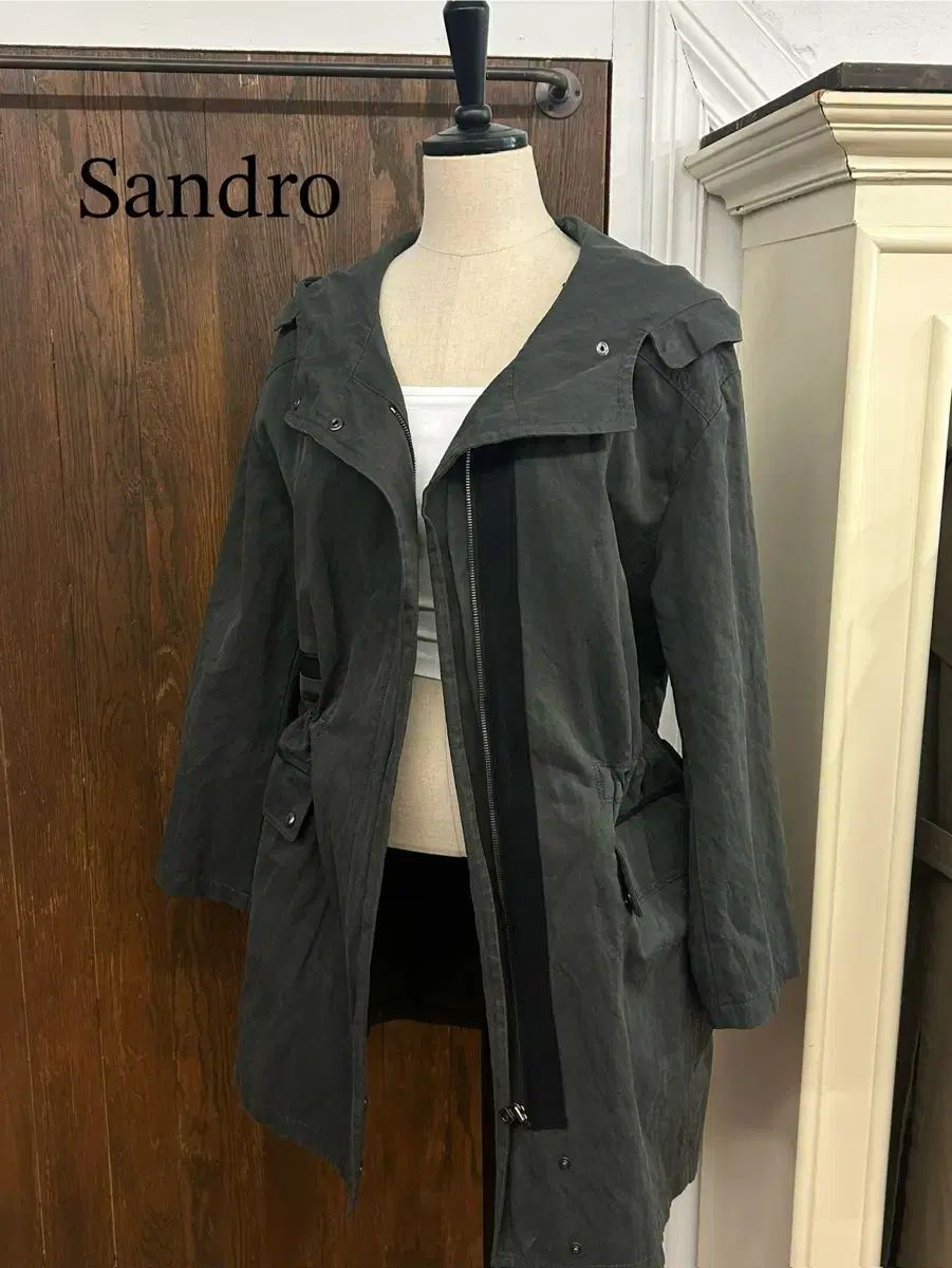 サンドロ カーキ マウンテンパーカー