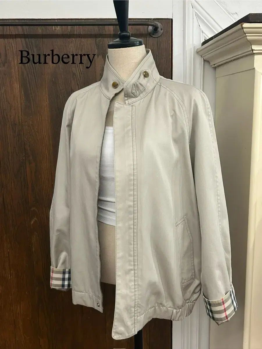 バーバリー アイボリー ブルゾン アウター
