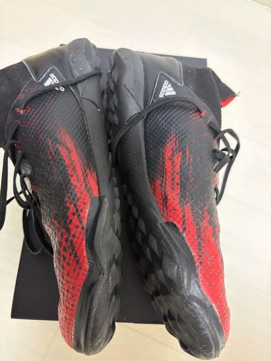 アディダス プレデター プリック 275