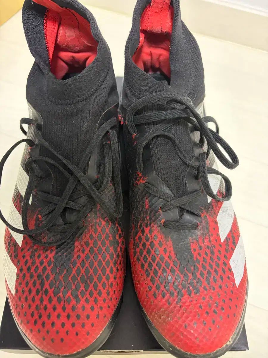 アディダス プレデター プリック 275