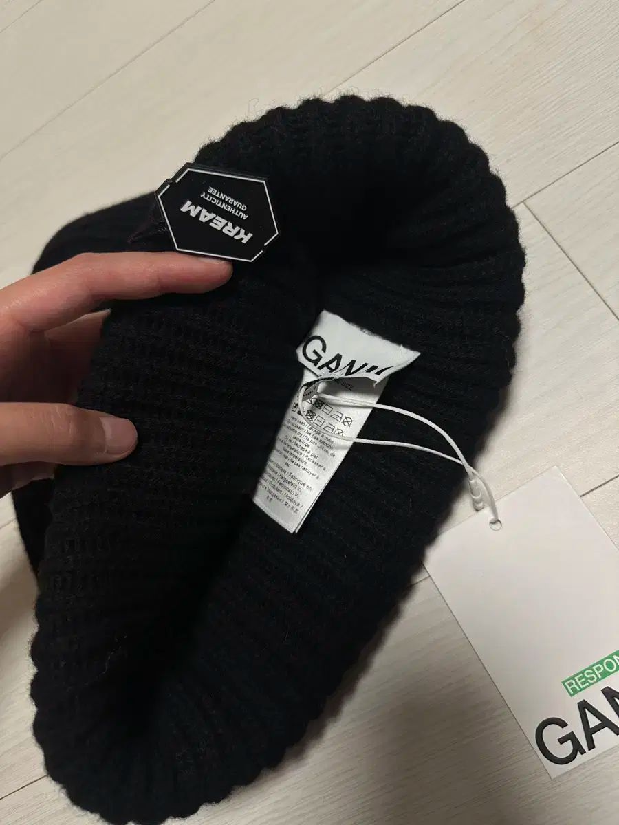 値下中 GANNI ウール ビーニー ブラック 人気ブランドも多数！
