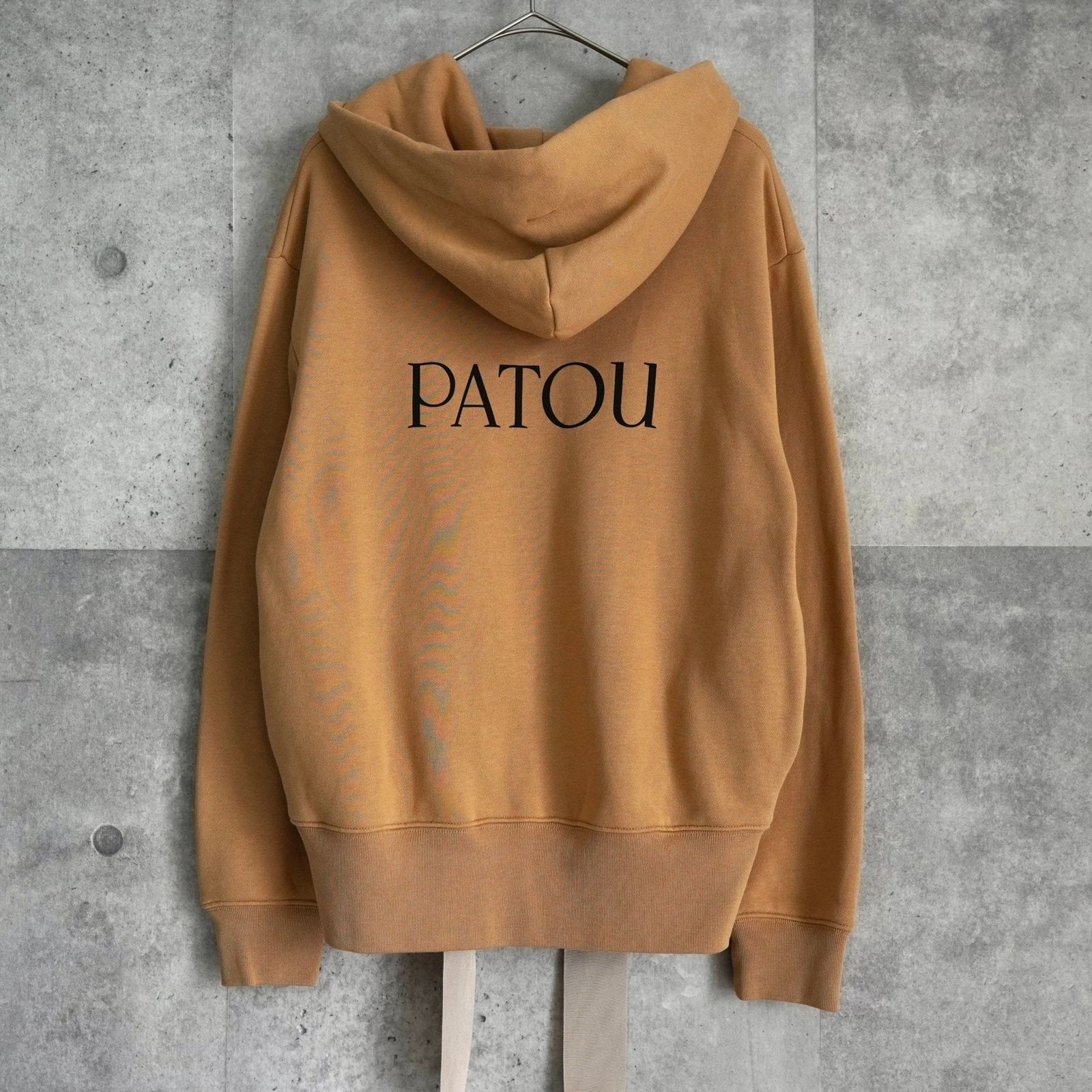 パトゥ バックロゴ リボン フルジップ パーカー ベージュ