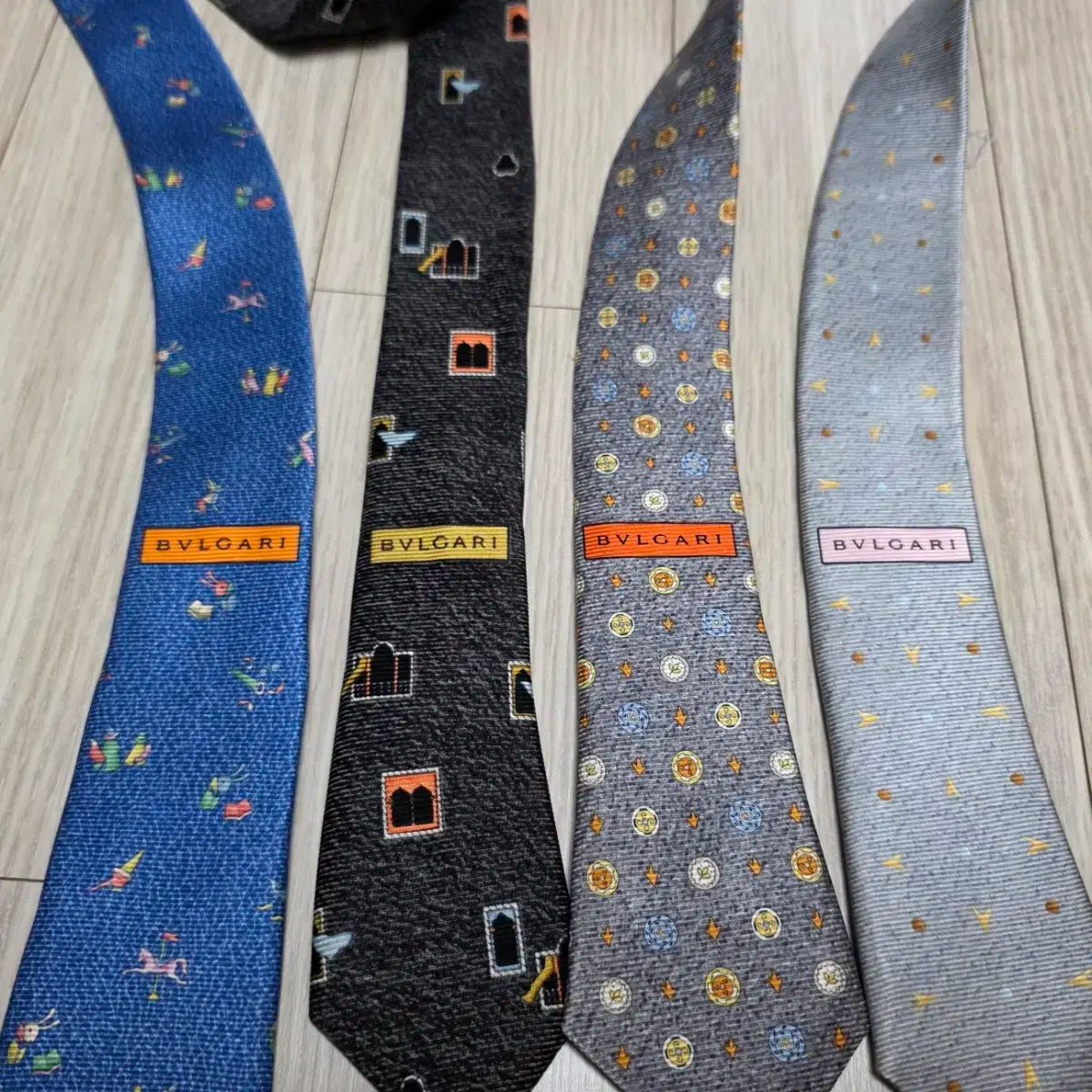 ブルガリ Seven ポール F イタリア製 メイド シルク タイ 3 1