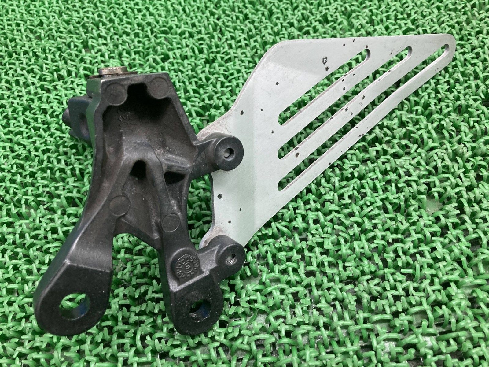 ぺい出品 ZX-14R ステップ 左 0234 カワサキ 純正 中古 バイク 部品 ZXT40E